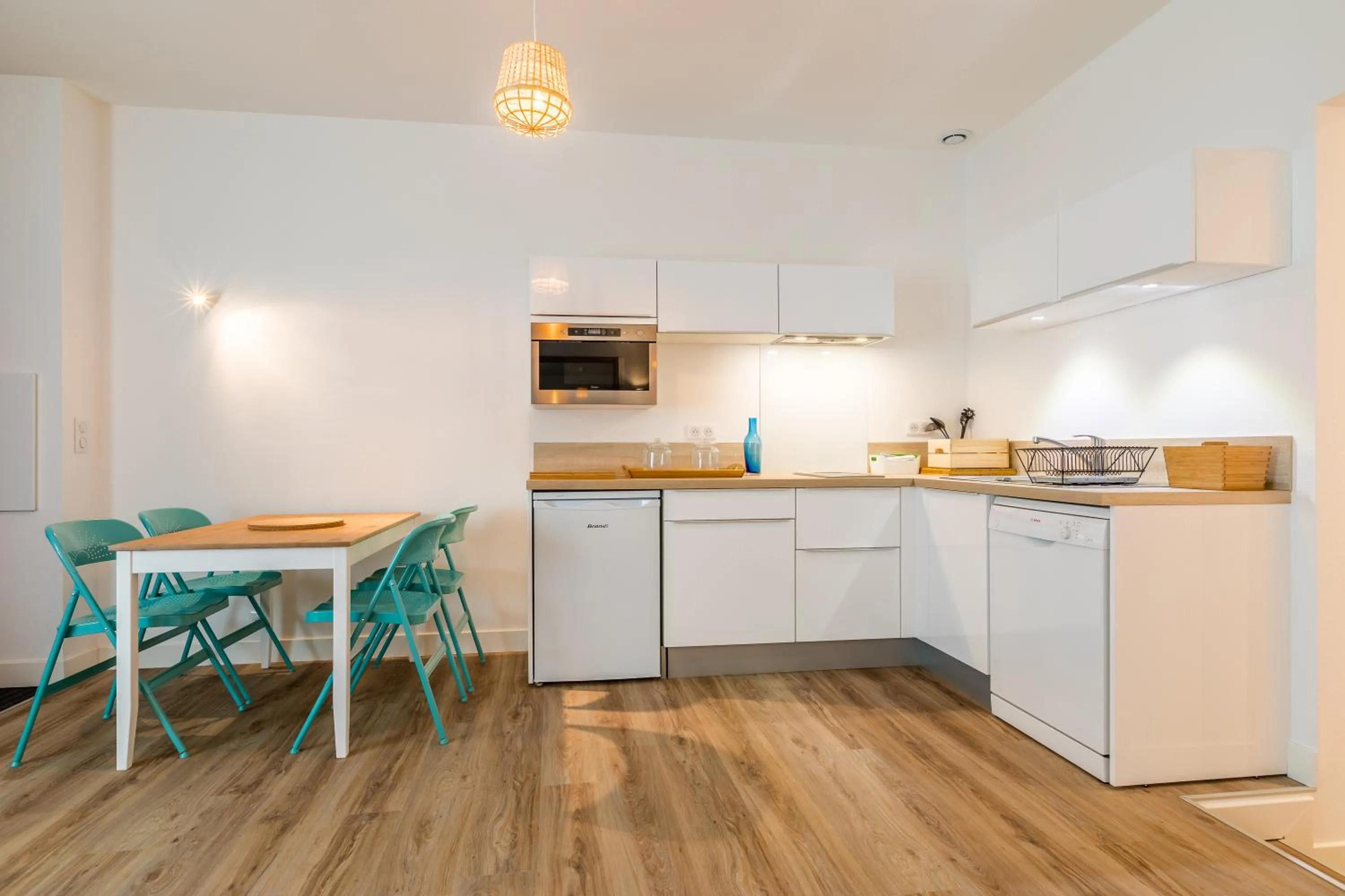 Kitchen or kitchenette in Hôtel Kemaris