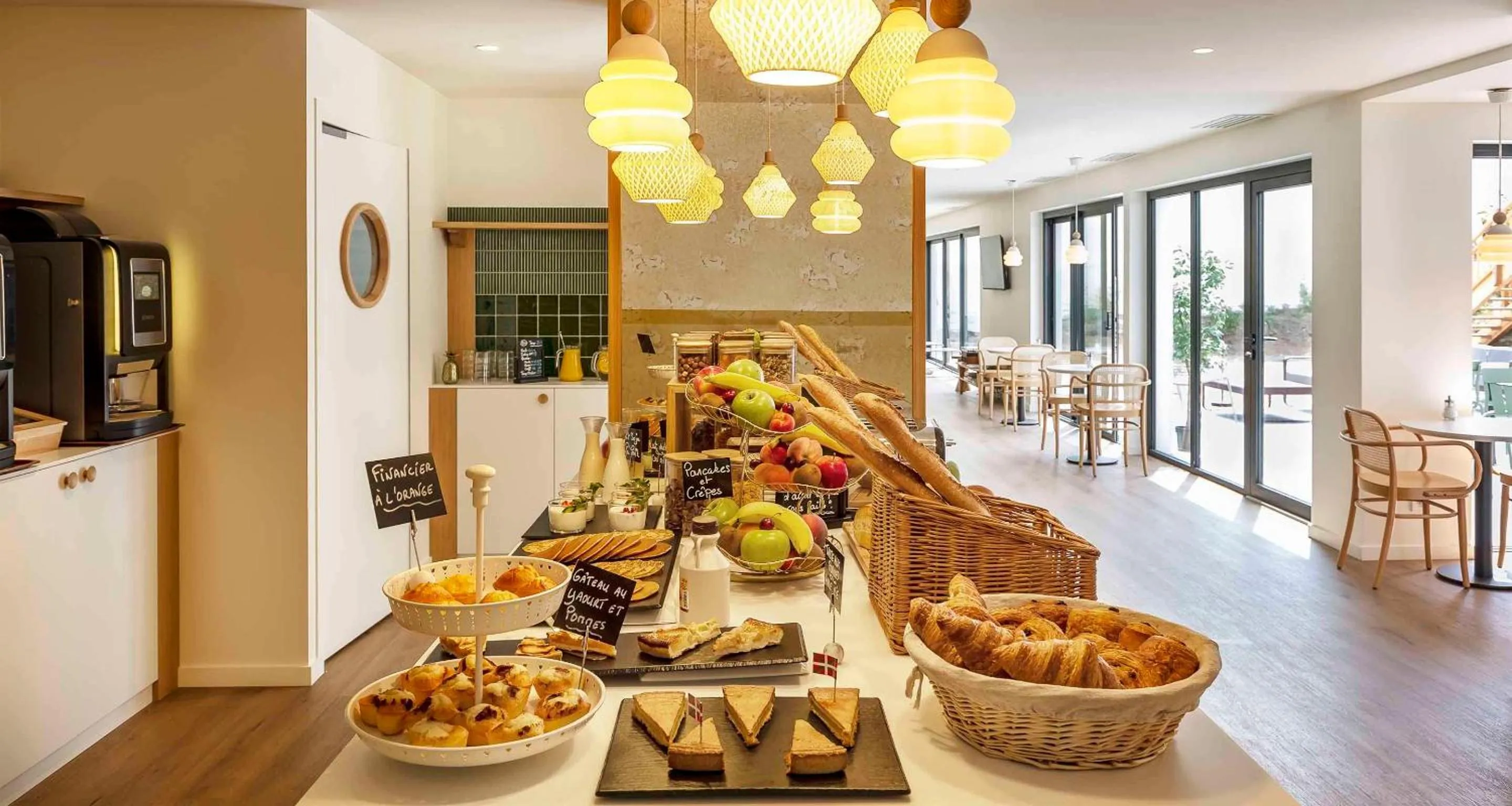 Restaurant/places to eat in Hôtel Kemaris