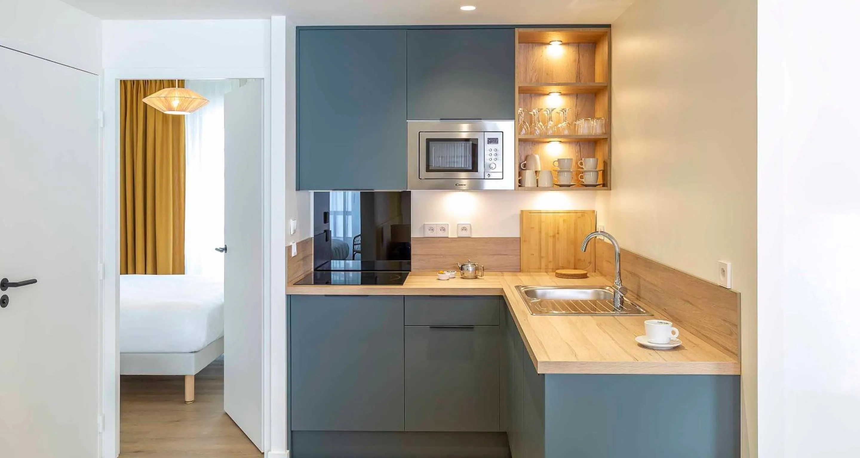 Kitchen or kitchenette, Bed in Hôtel Kemaris