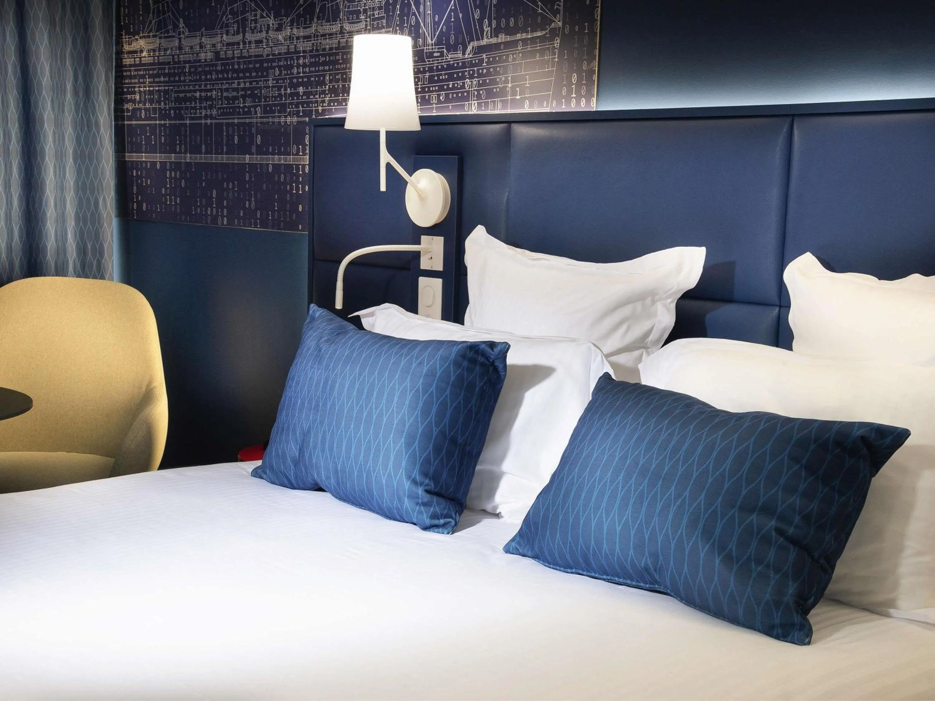 Bedroom, Bed in Hôtel Mercure Toulon La Seyne-Sur-Mer