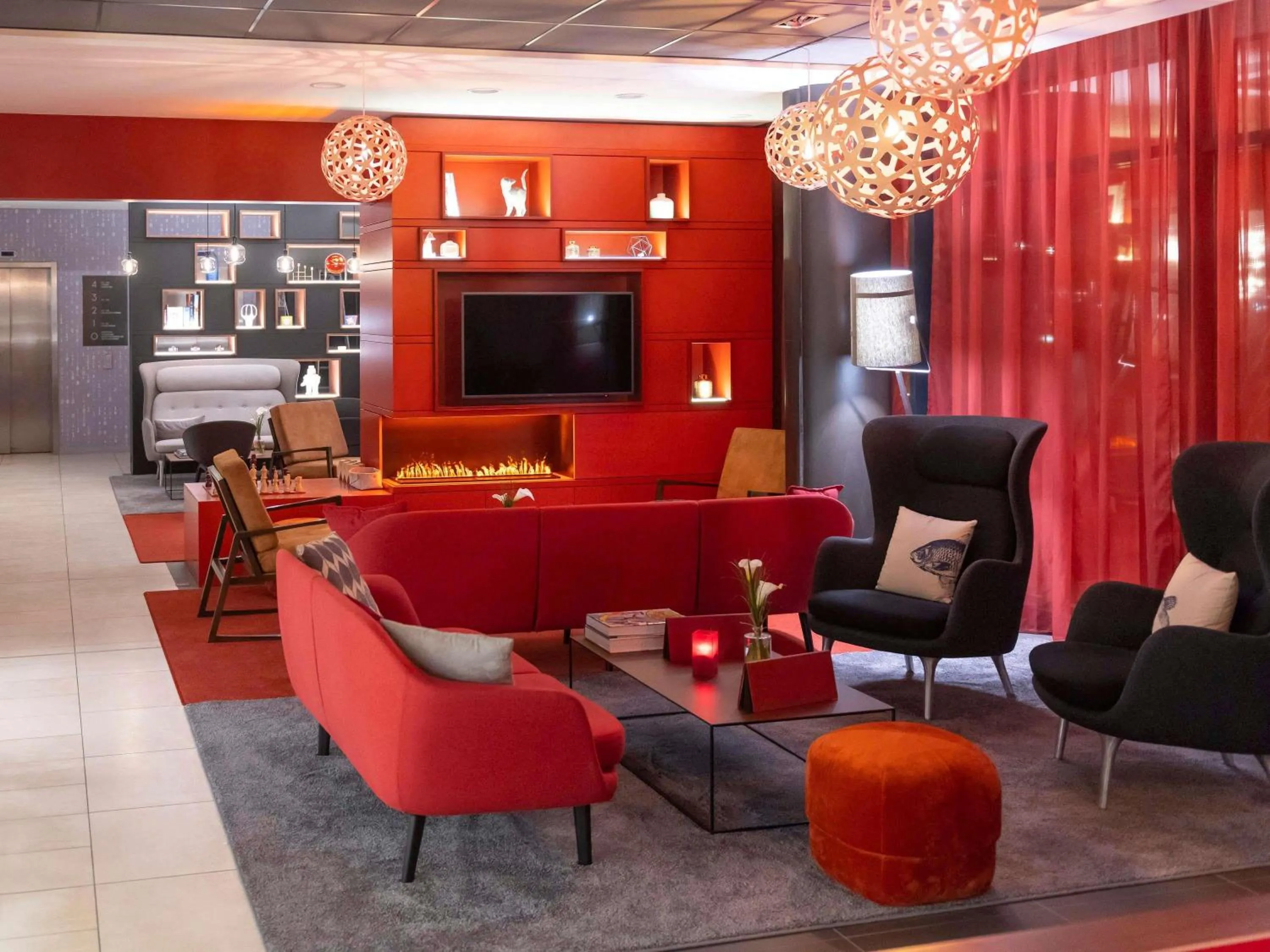 Lounge or bar in Hôtel Mercure Toulon La Seyne-Sur-Mer