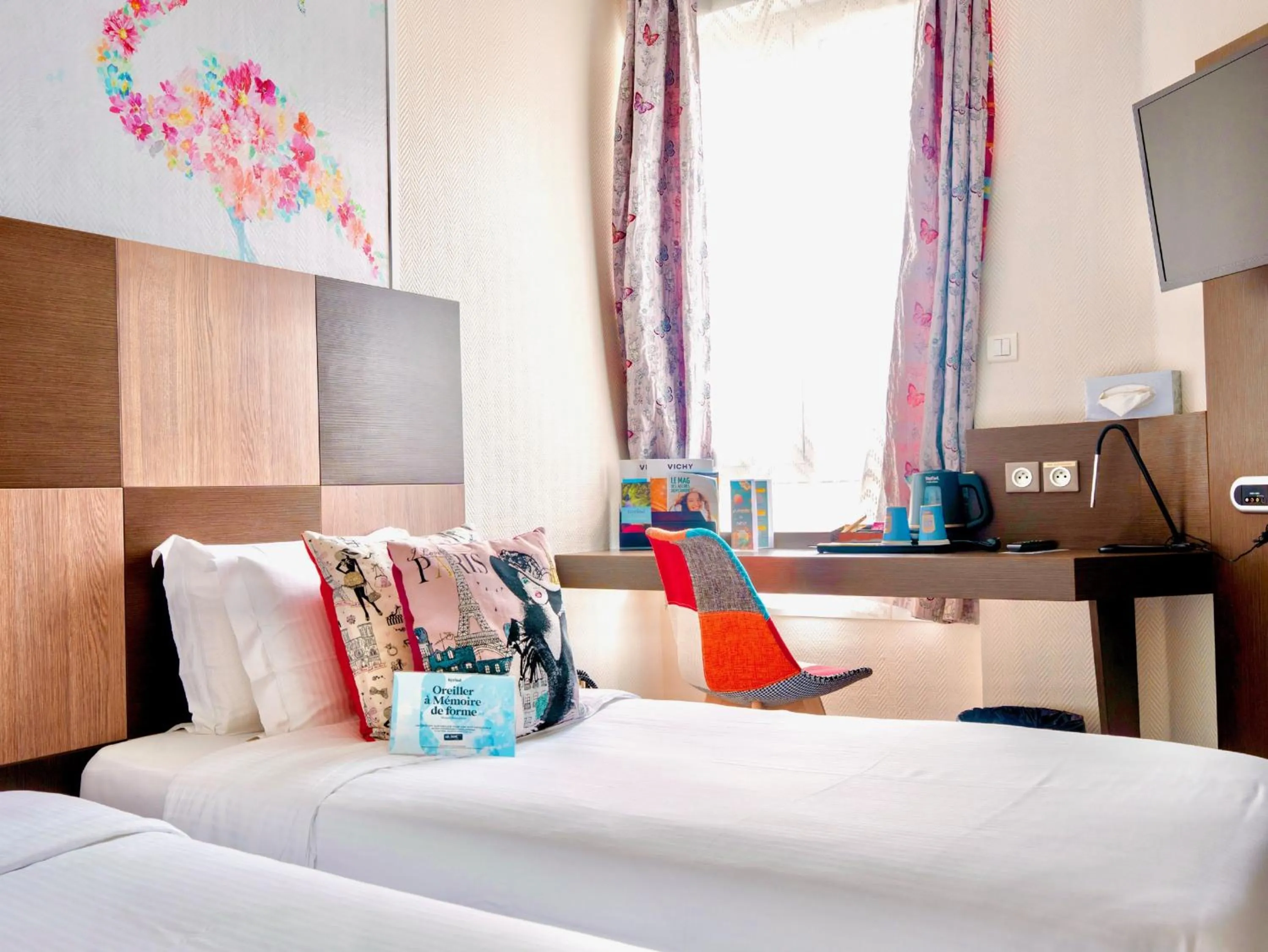 Bedroom, Bed in Kyriad Restaurant Centre SPA Vichy