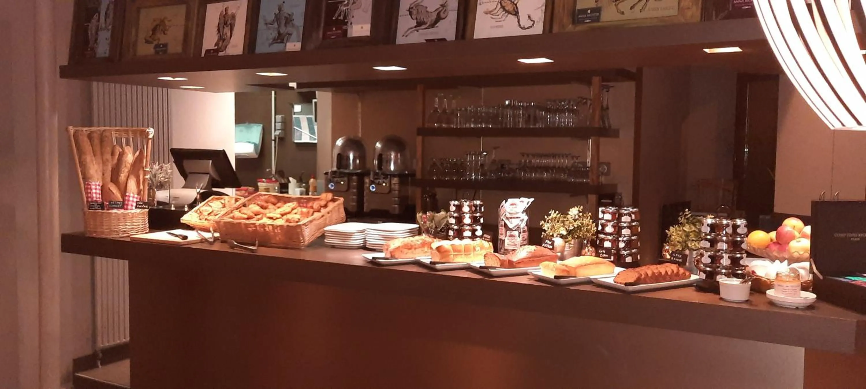 Breakfast in Kyriad Restaurant Centre SPA Vichy