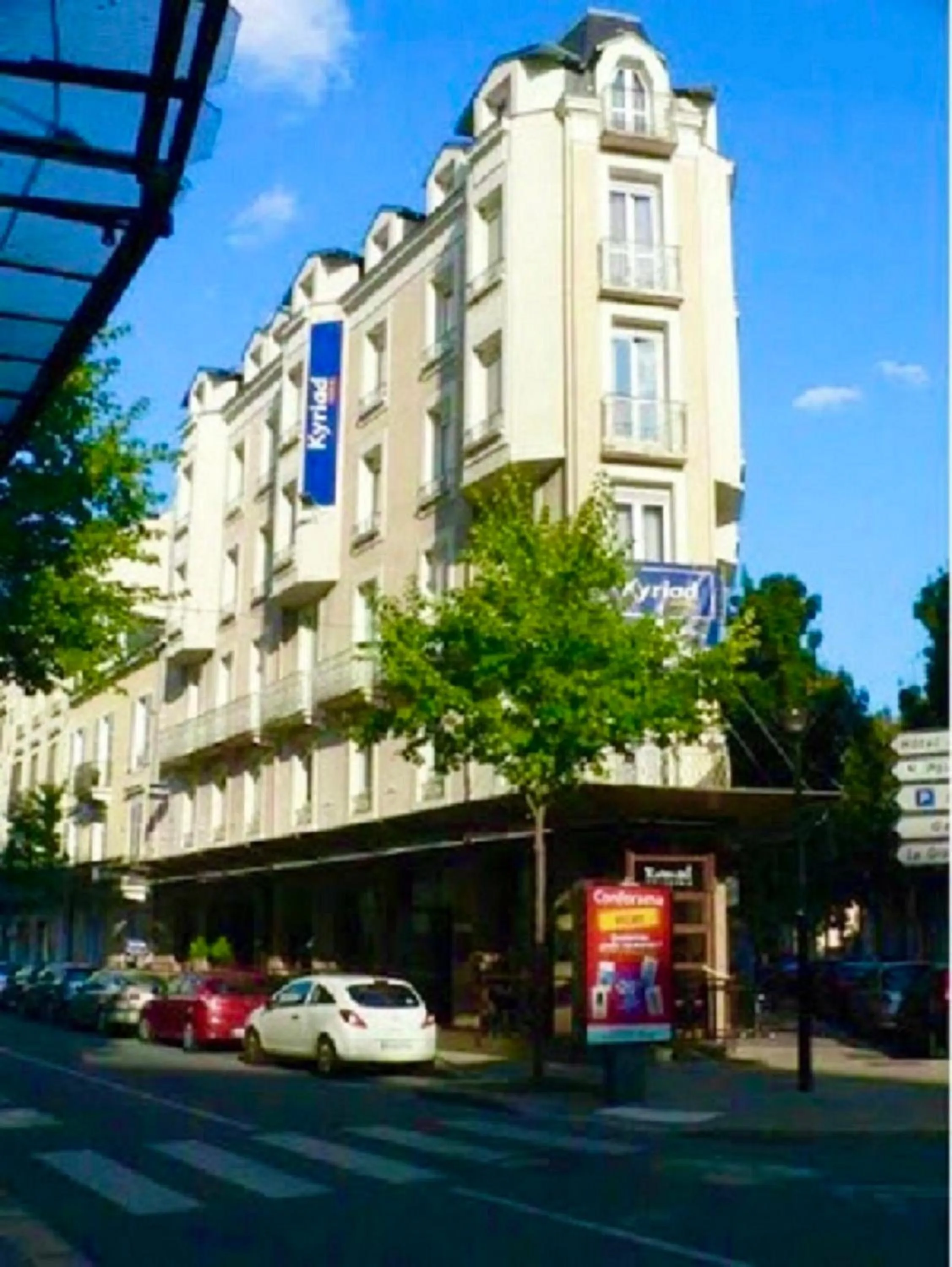 Property building in Kyriad Restaurant Centre SPA Vichy