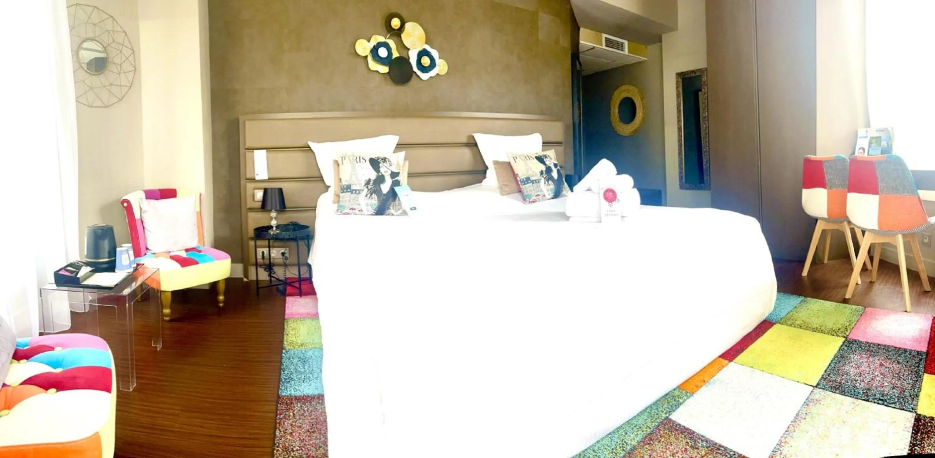 Decorative detail in Kyriad Restaurant Centre SPA Vichy