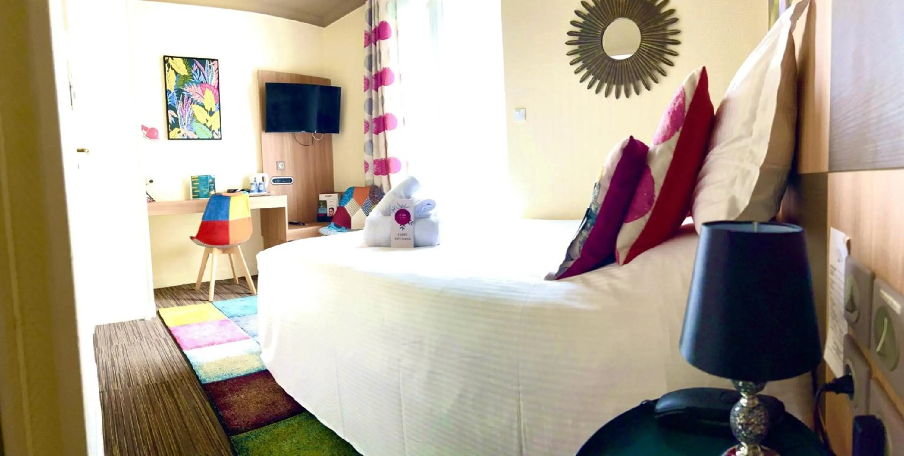 Bed in Kyriad Restaurant Centre SPA Vichy