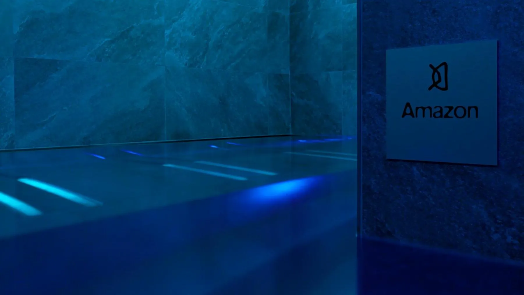 Public Bath in Le Parc Hôtel devient YONA