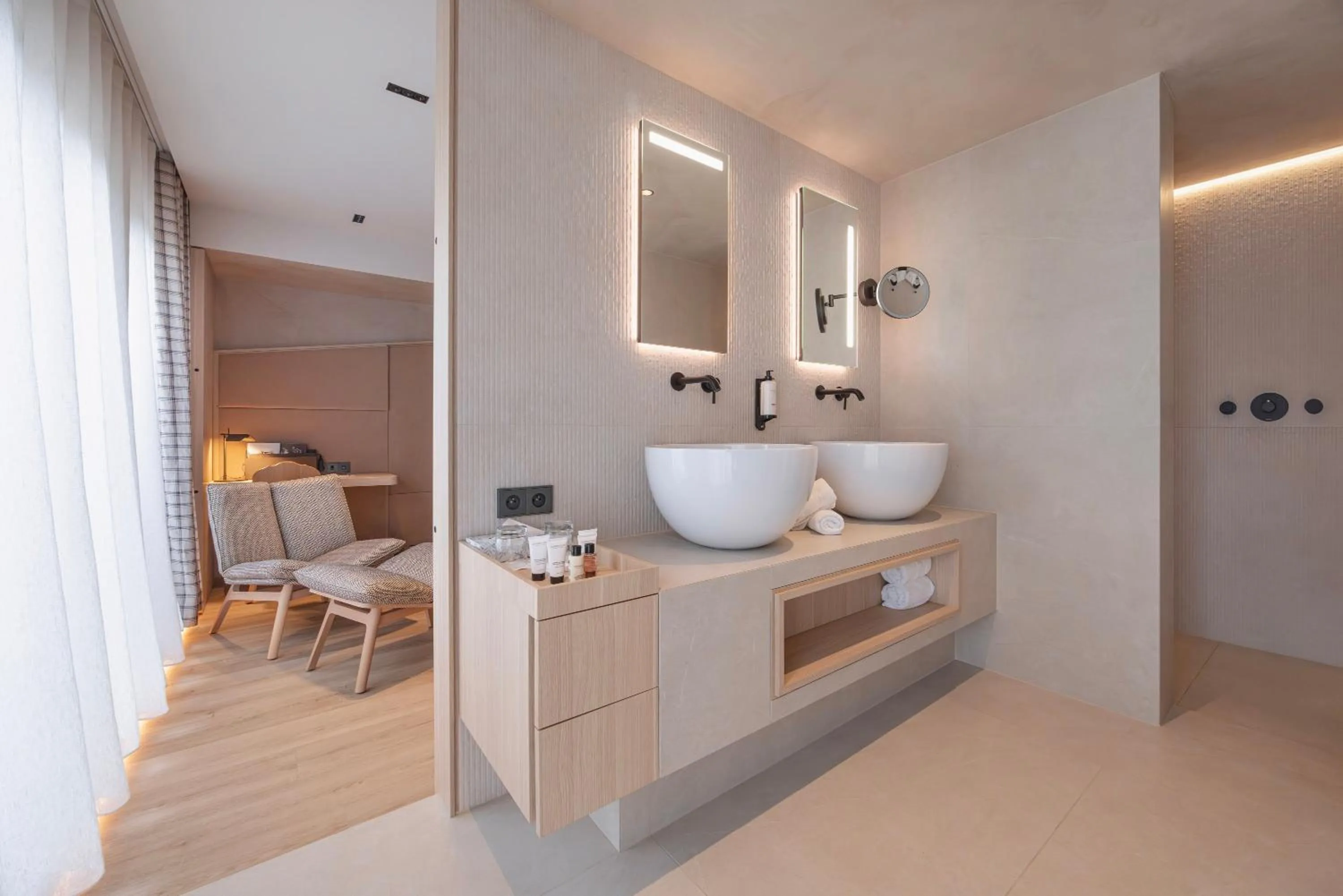 Bathroom in Le Parc Hôtel devient YONA