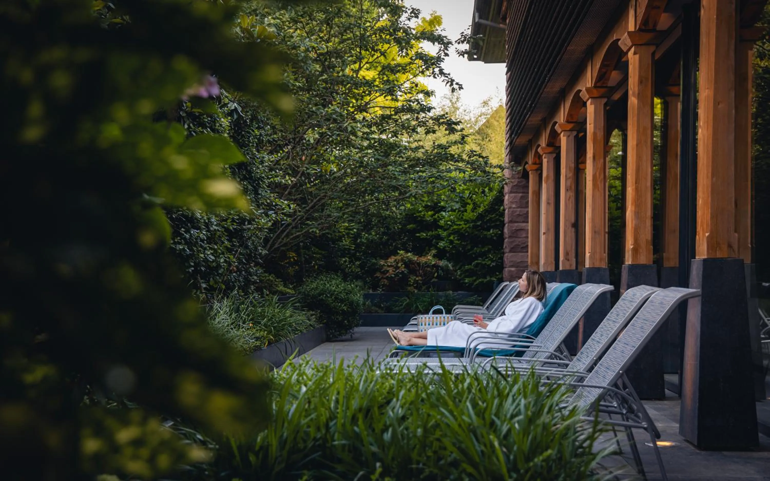 Garden in Le Parc Hôtel devient YONA