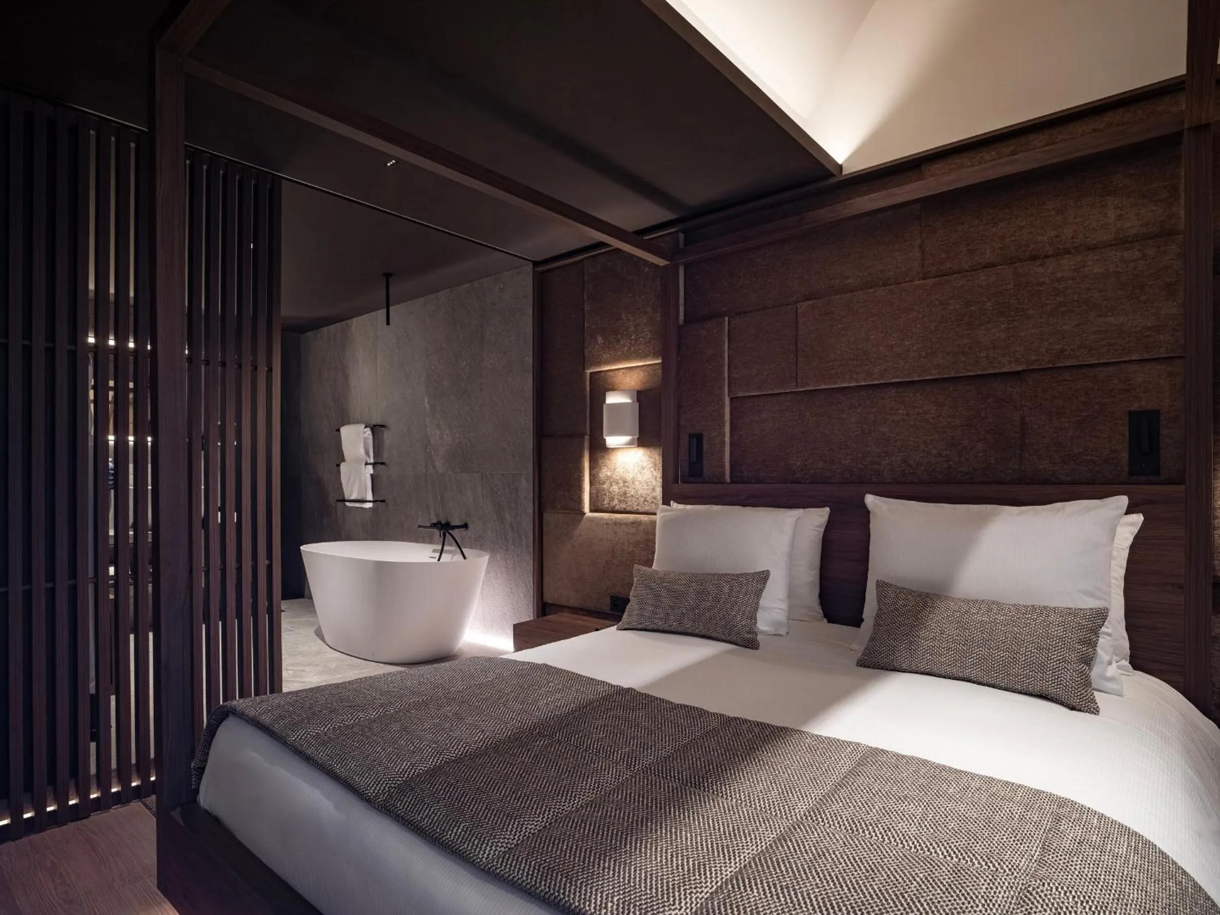 Bedroom, Bed in YONA ex Le Parc Hôtel