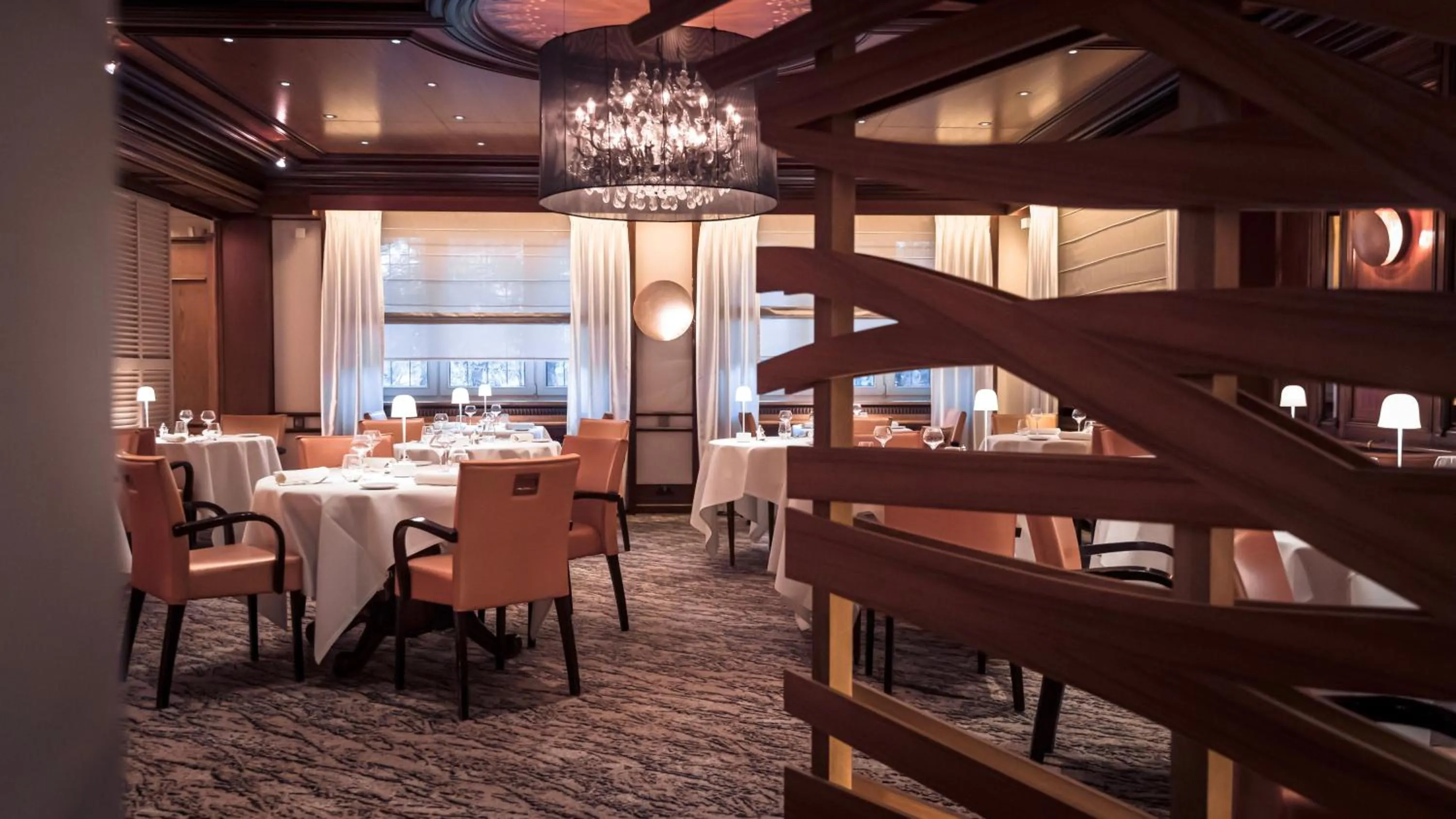 Restaurant/places to eat in Le Parc Hôtel devient YONA