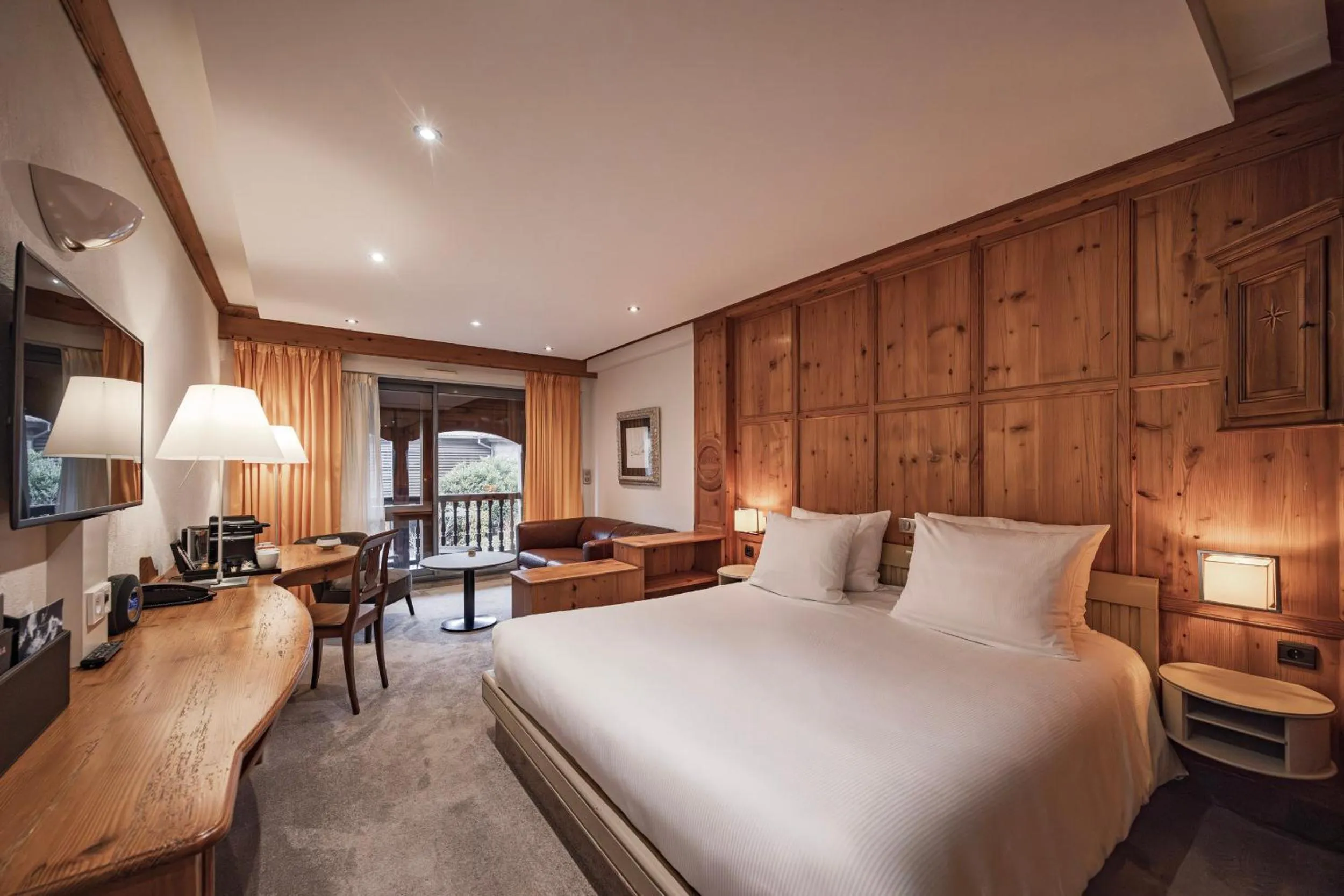 Bedroom, Bed in YONA ex Le Parc Hôtel