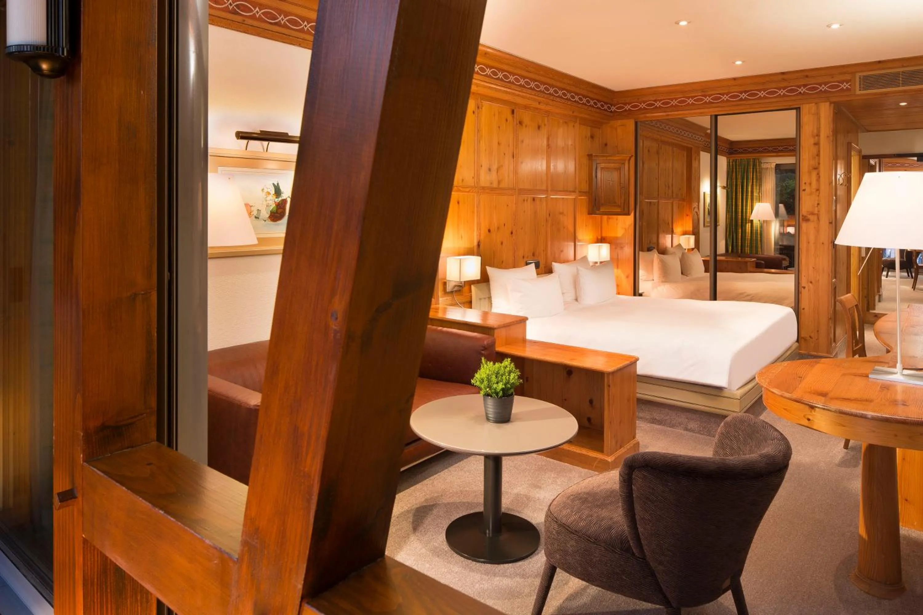 Photo of the whole room, Bed in Le Parc Hôtel devient YONA