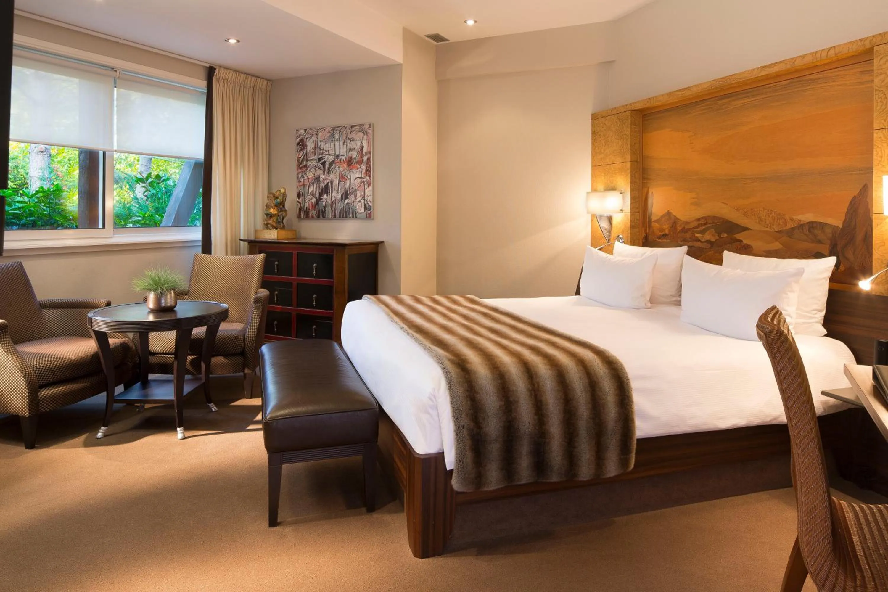 Bed in Le Parc Hôtel devient YONA