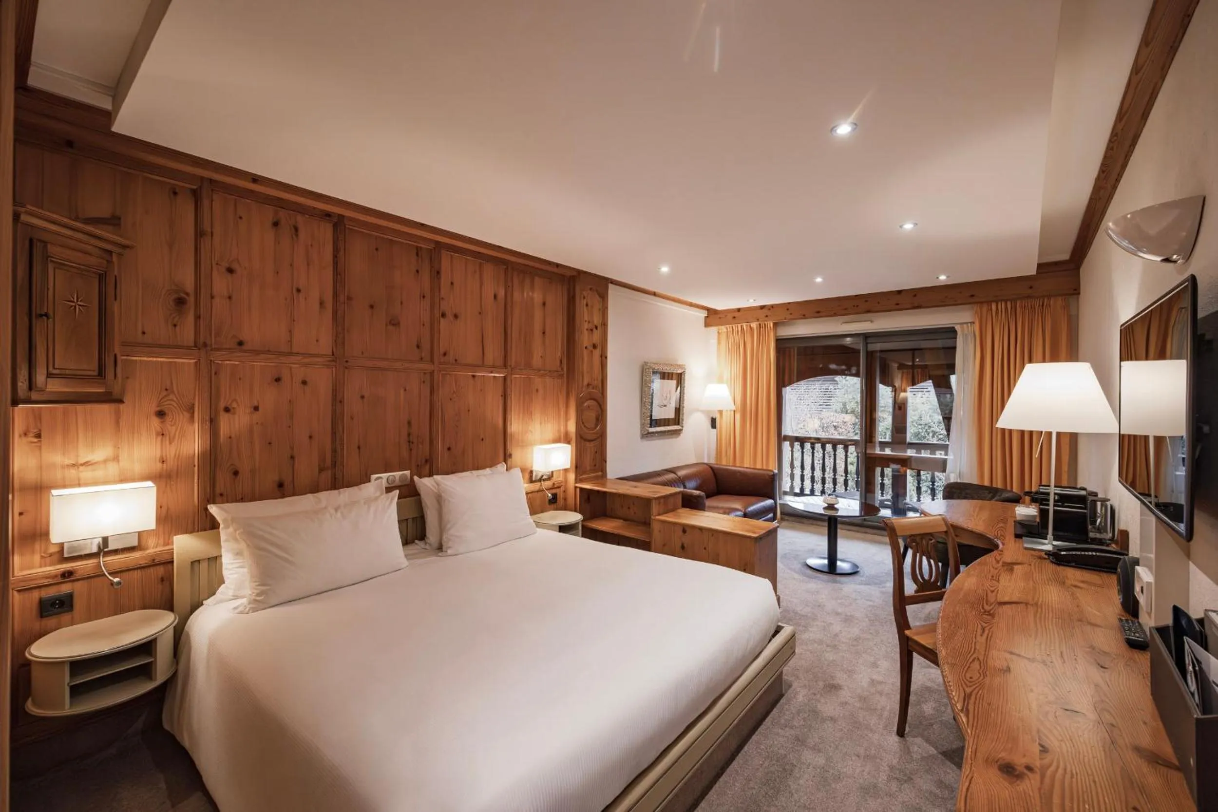 Bedroom, Bed in YONA ex Le Parc Hôtel