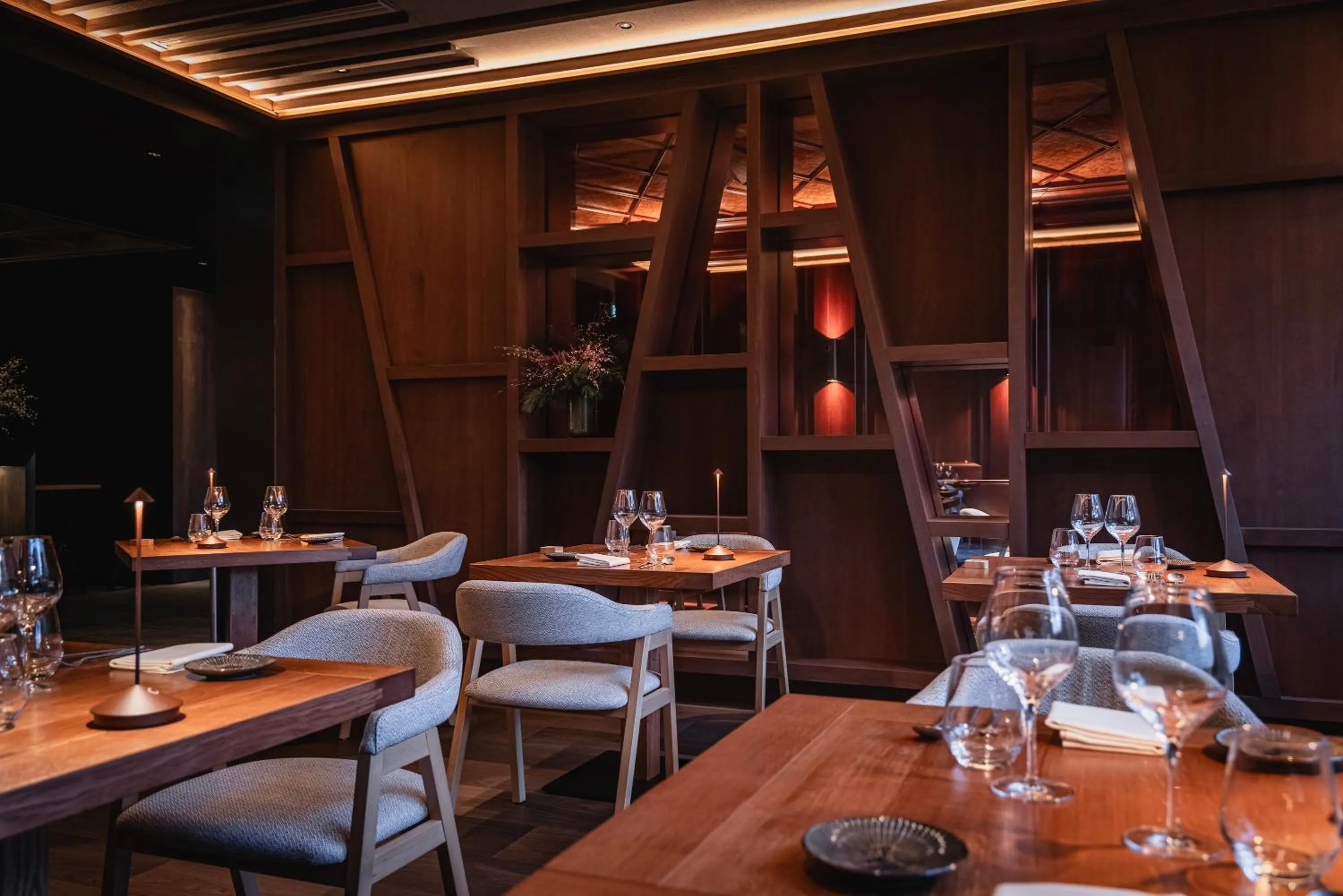 Restaurant/places to eat in YONA ex Le Parc Hôtel