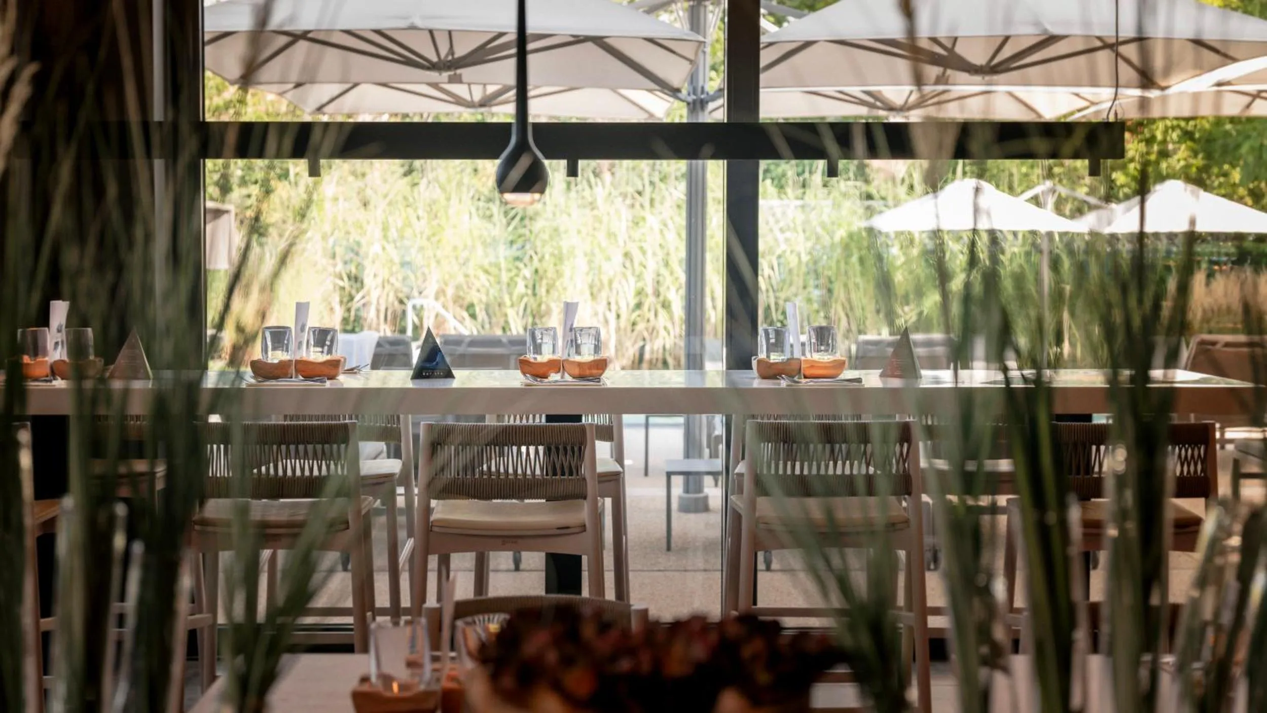 Restaurant/places to eat in Le Parc Hôtel devient YONA