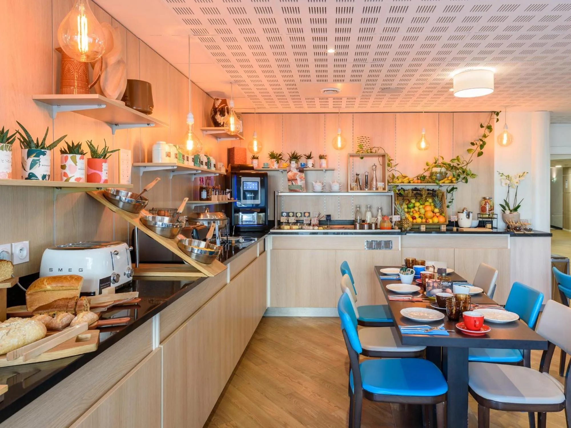 Buffet breakfast in Residhome Toulouse Tolosa