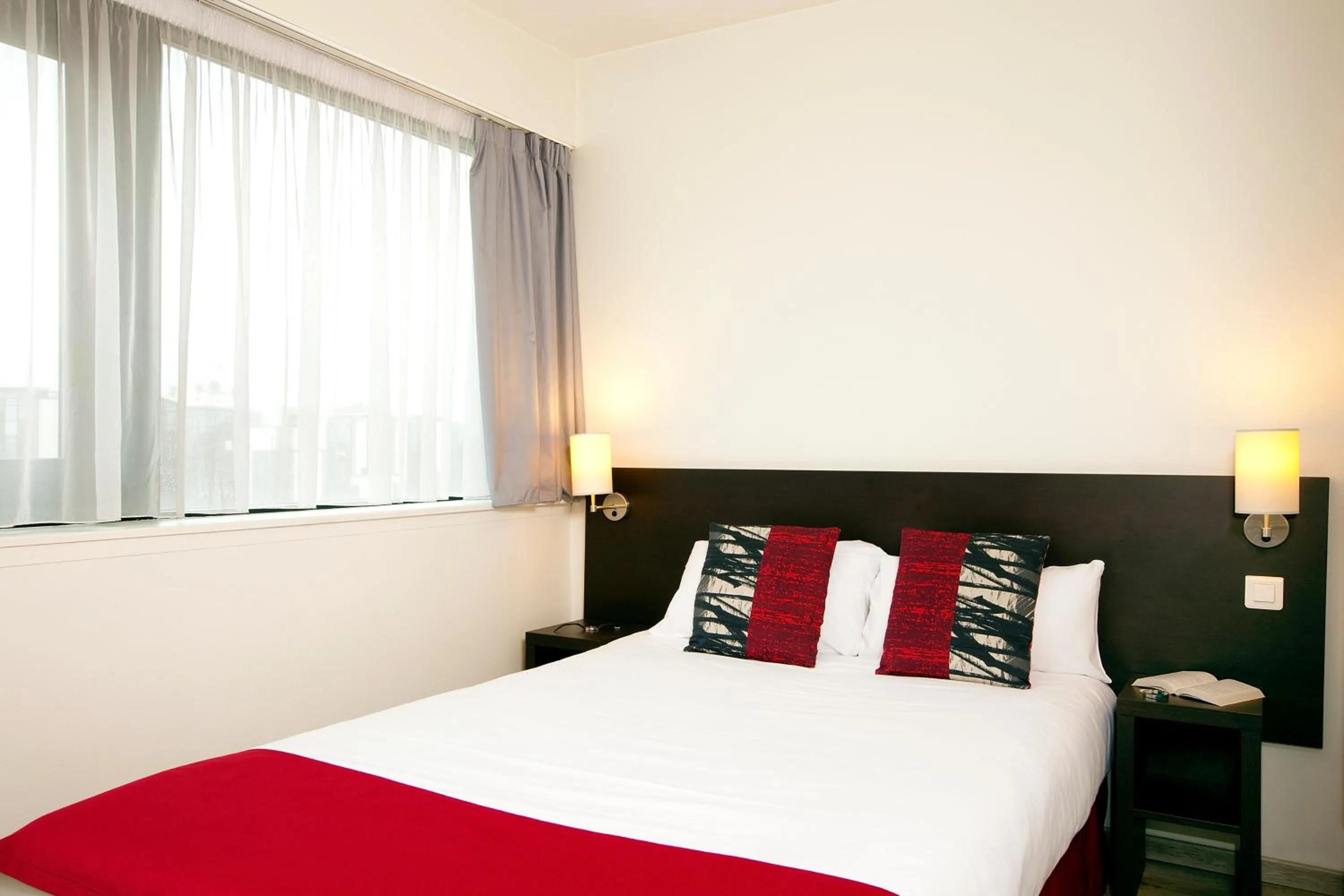 Photo of the whole room, Bed in Residhome Toulouse Tolosa