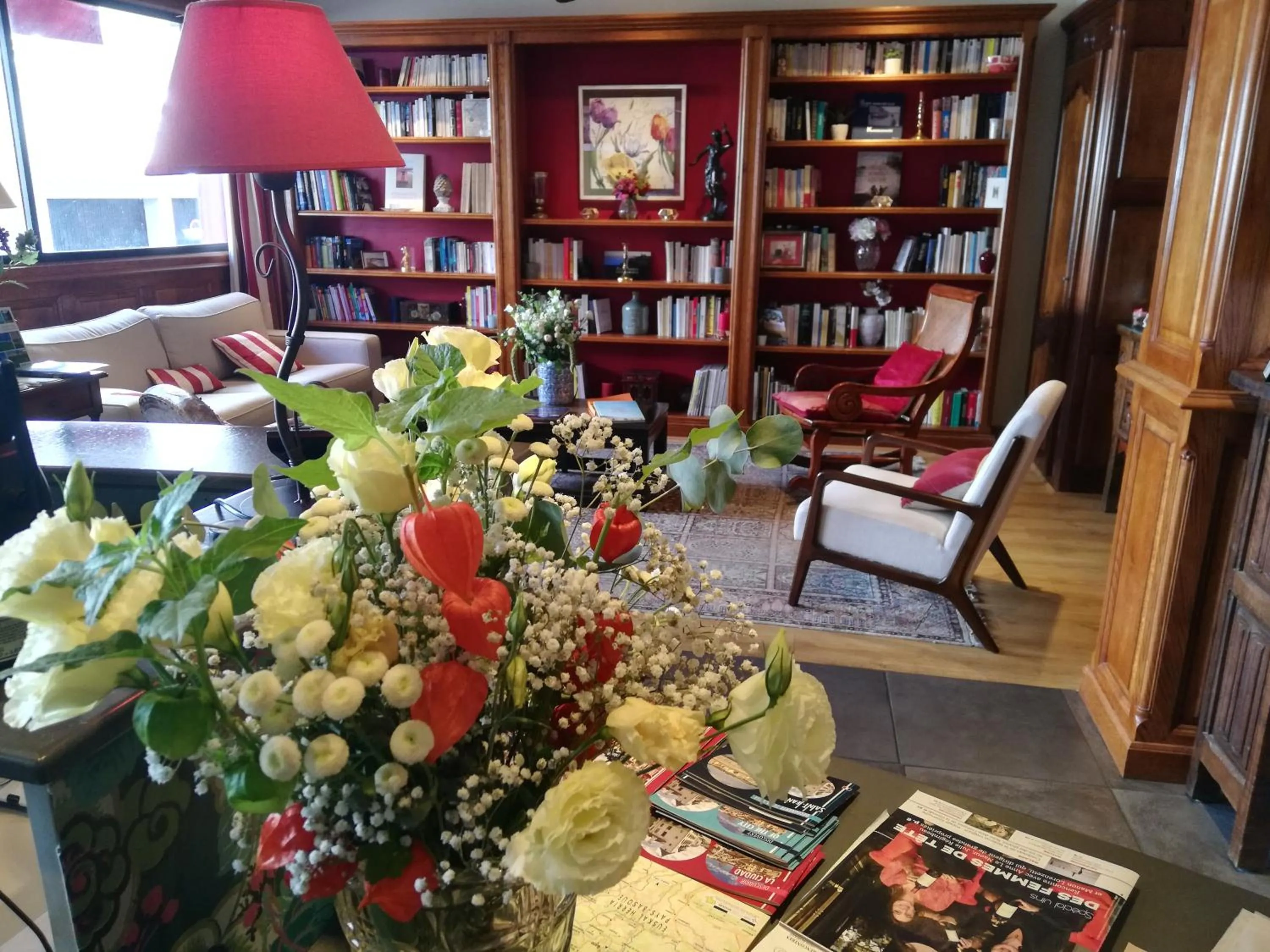 Library in Hôtel La Marisa Grande Plage