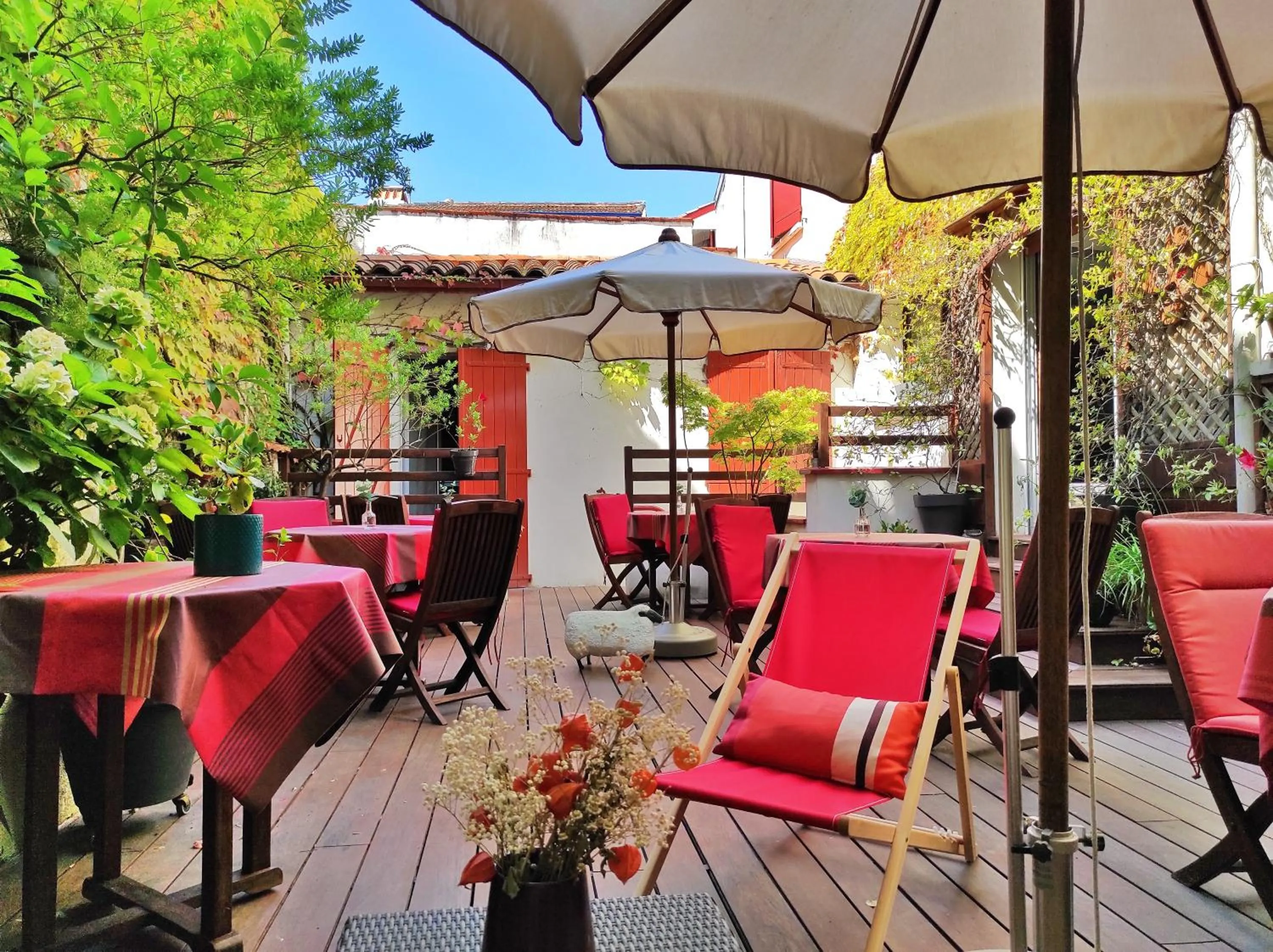 Patio in Hôtel La Marisa Grande Plage