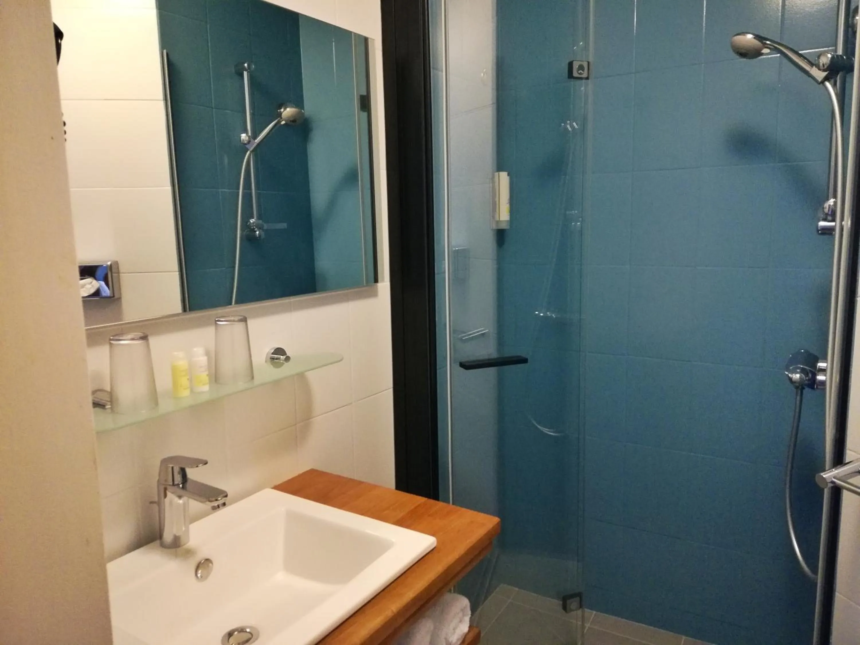 Shower in Hôtel La Marisa Grande Plage