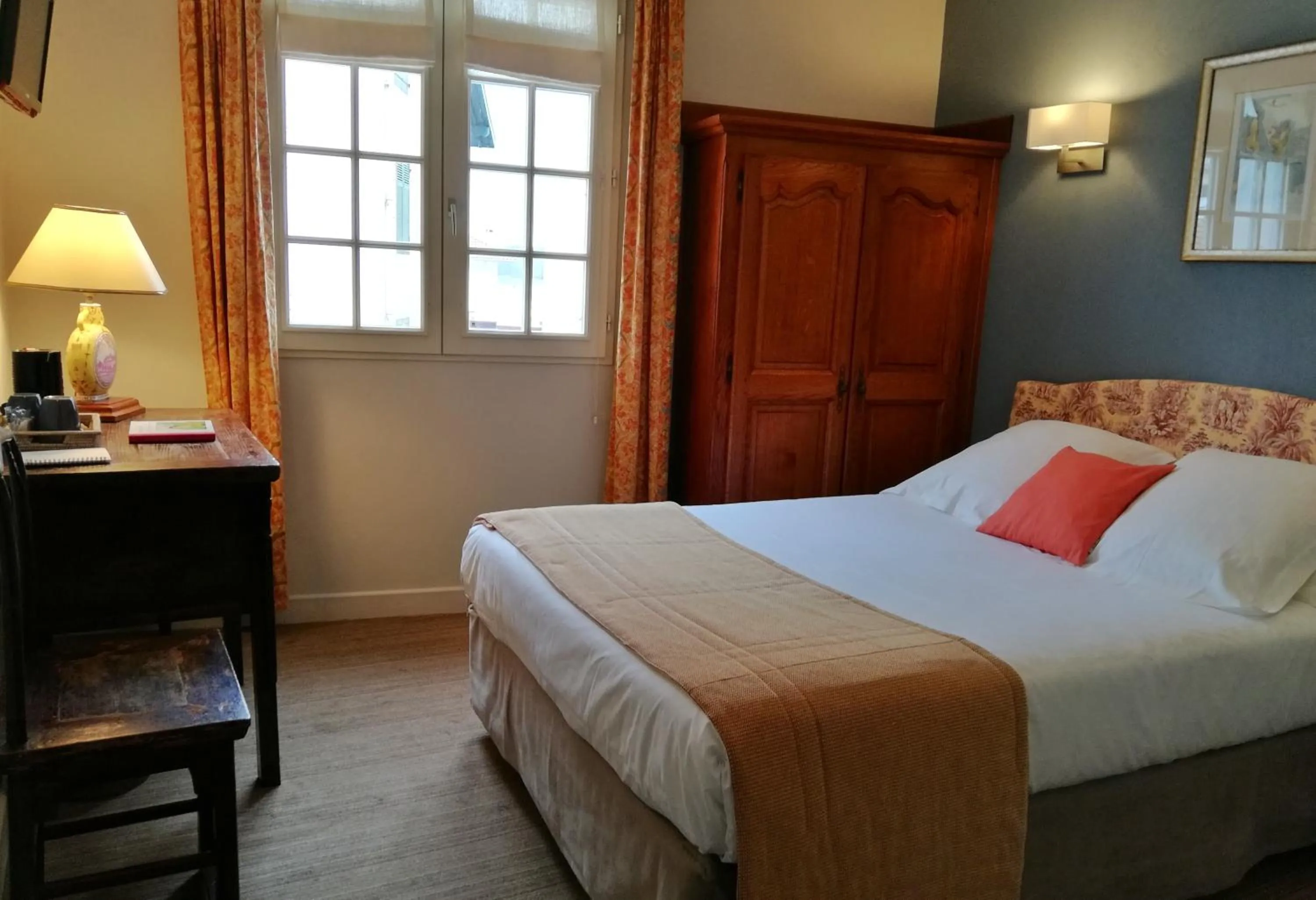 Photo of the whole room, Bed in Hôtel La Marisa Grande Plage