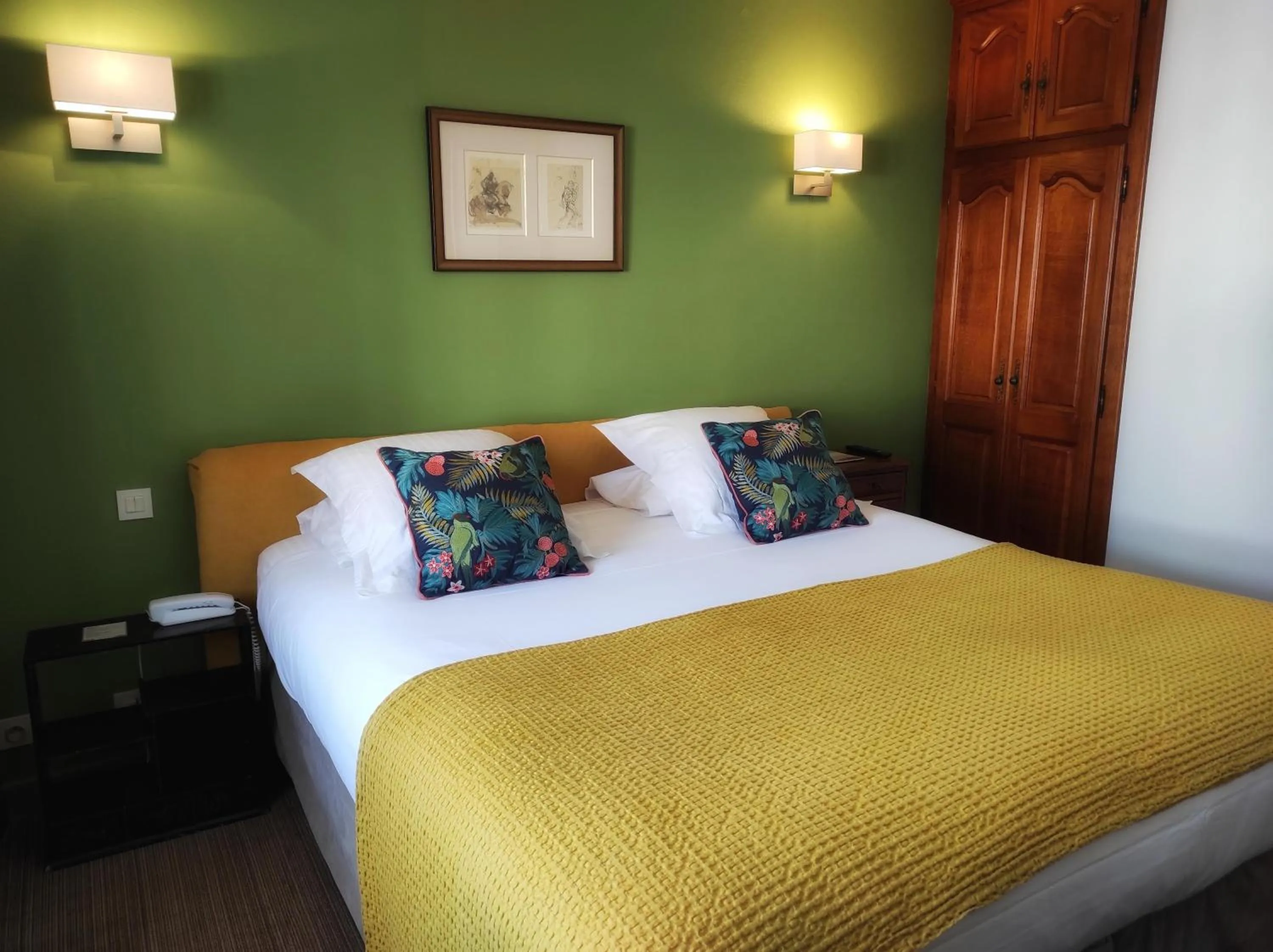 Bed in Hôtel La Marisa Grande Plage