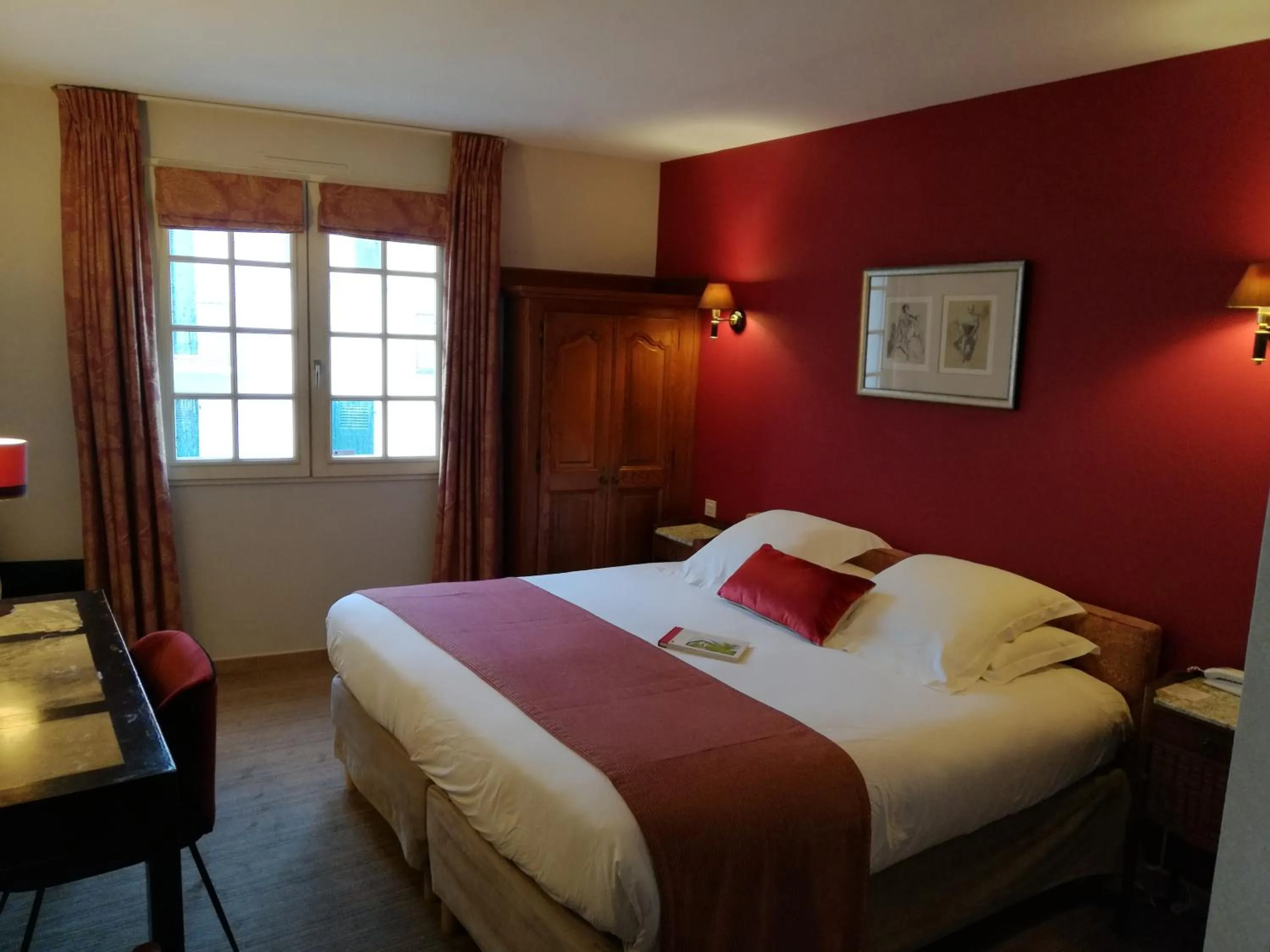 Photo of the whole room, Bed in Hôtel La Marisa Grande Plage