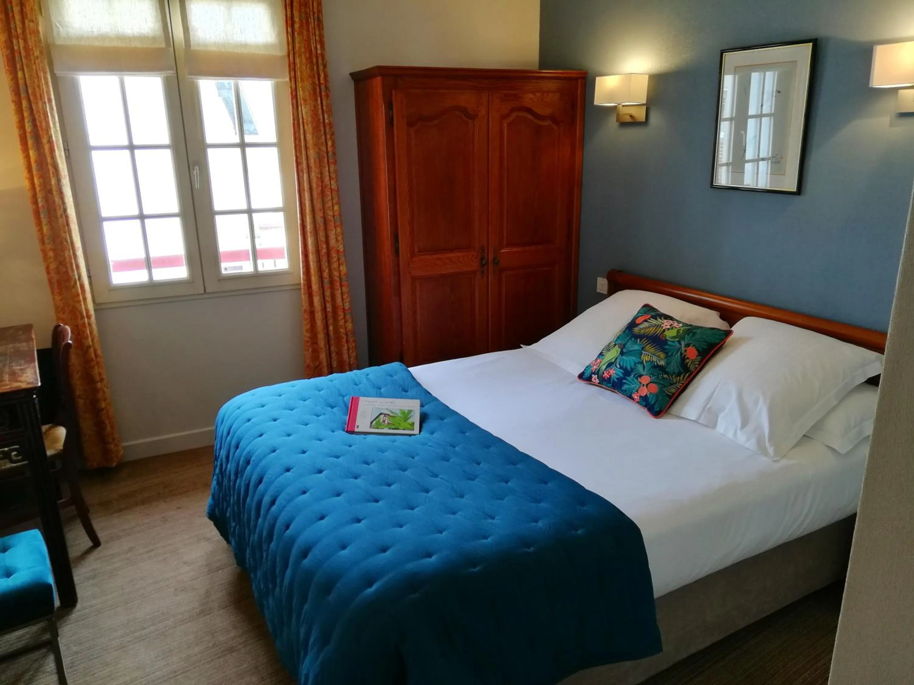 Photo of the whole room, Bed in Hôtel La Marisa Grande Plage