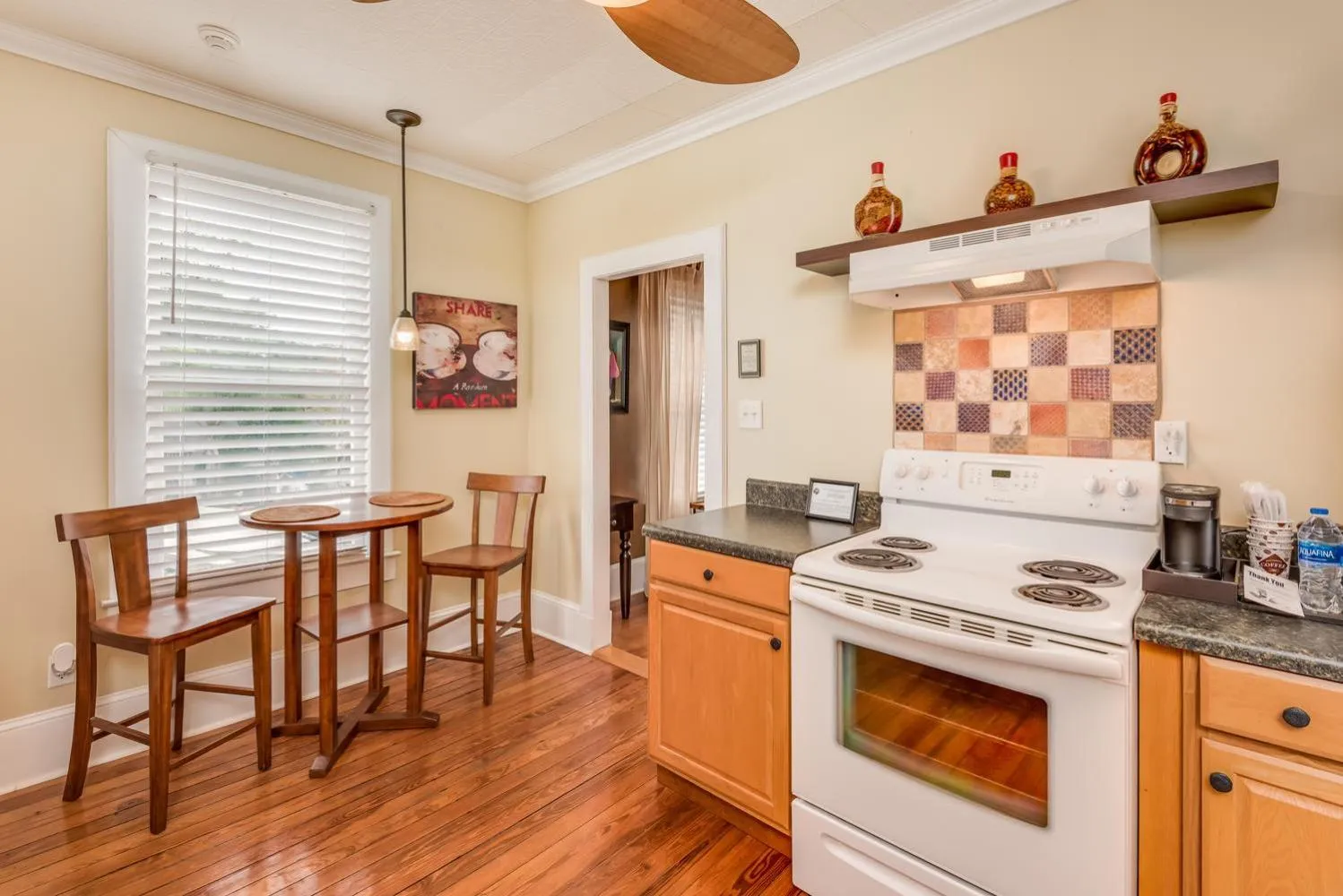 Kitchen or kitchenette in The Heirloom Inn Mount Dora