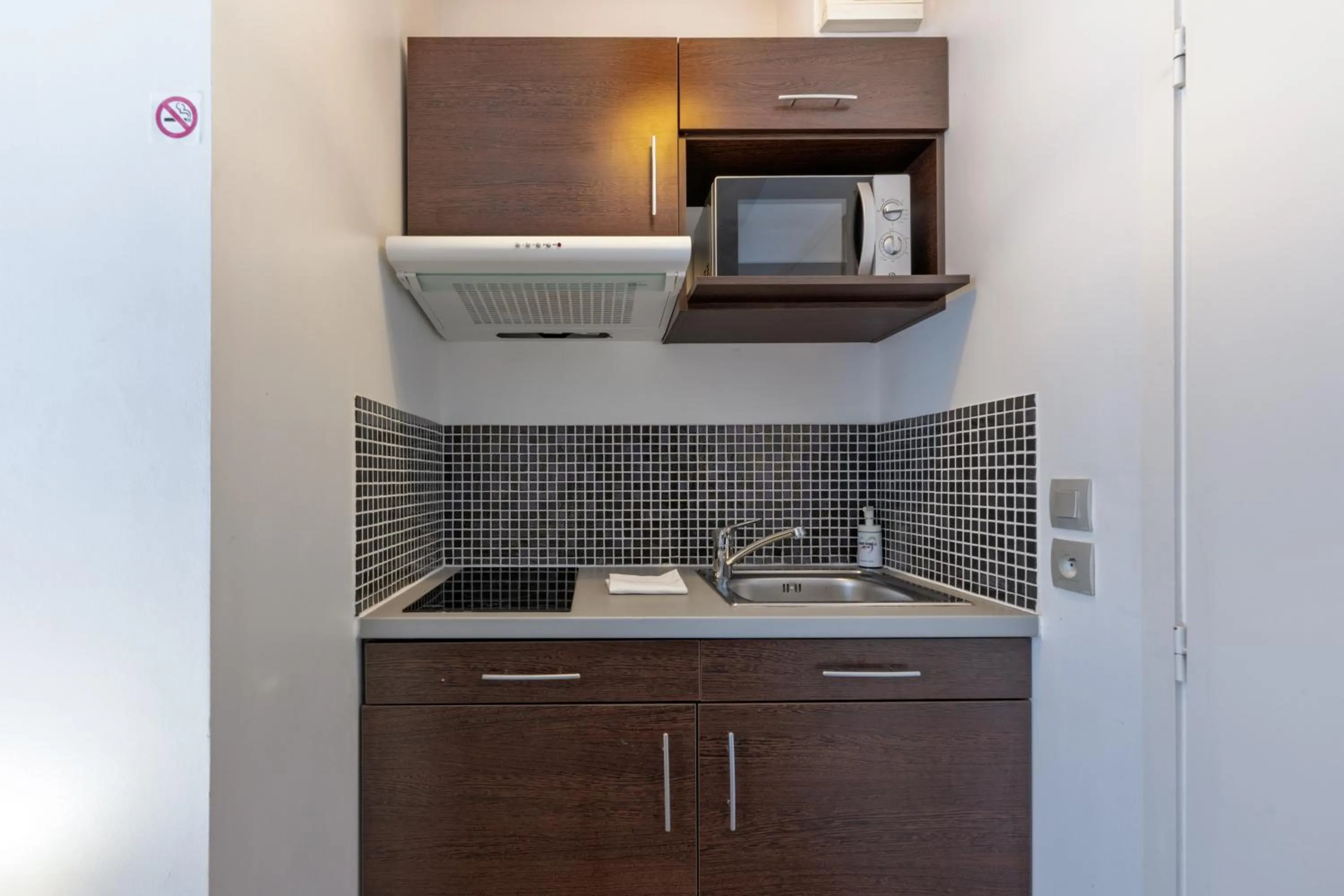 Kitchen or kitchenette in Residhotel Lille Vauban