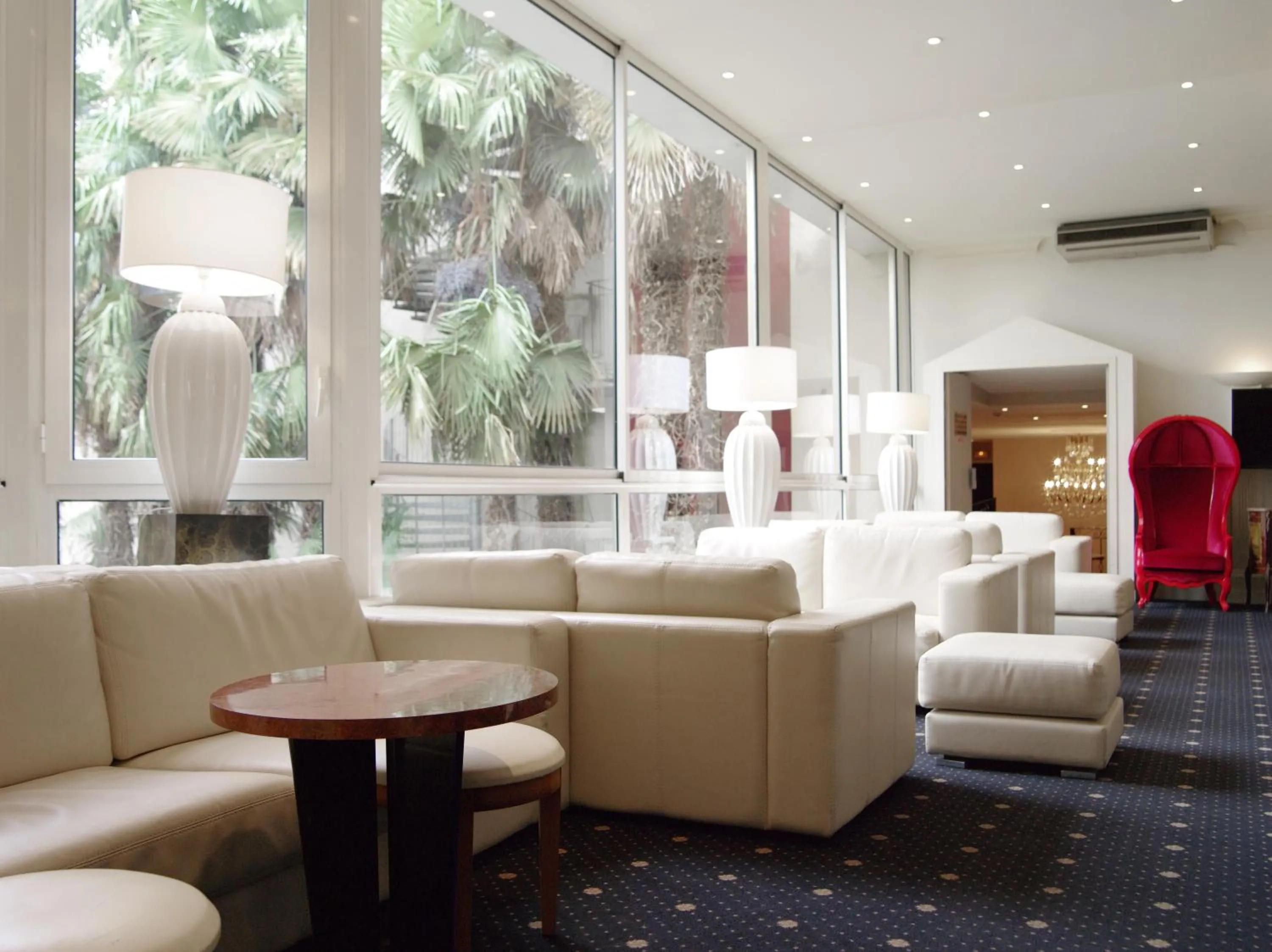 Lounge or bar in Hôtel Jeanne d'Arc