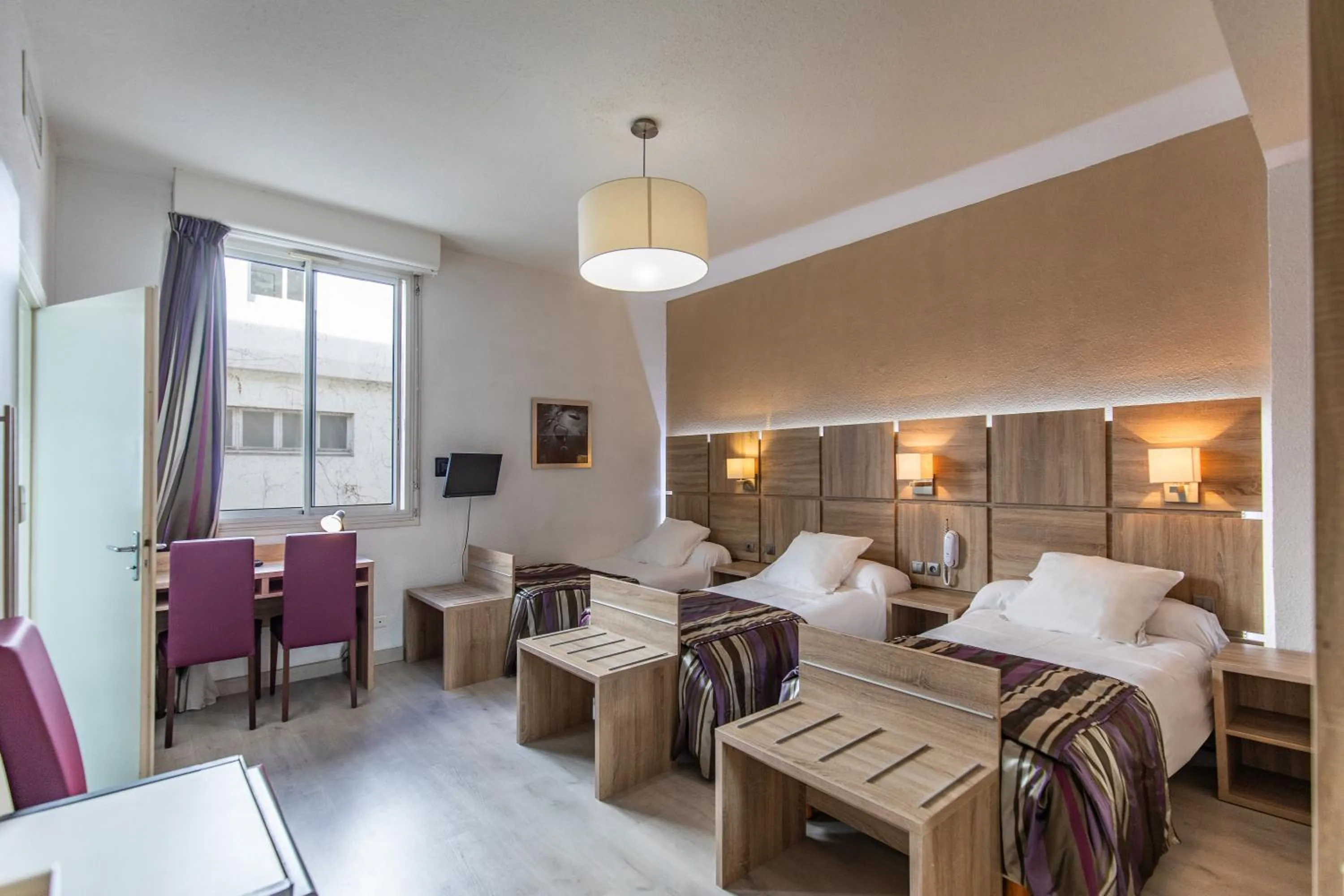 Bedroom in Hôtel Jeanne d'Arc