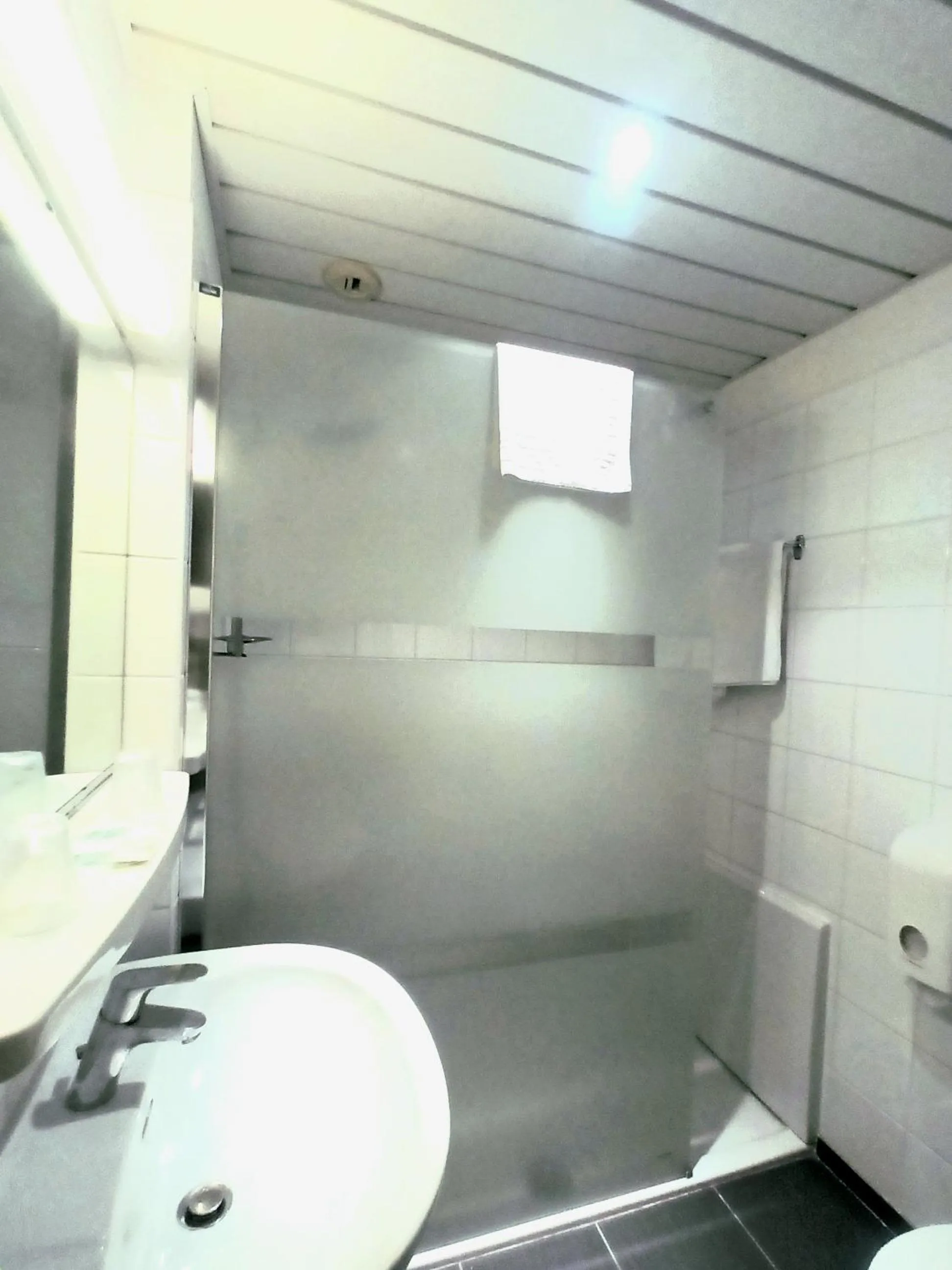 Bathroom in Hôtel Jeanne d'Arc