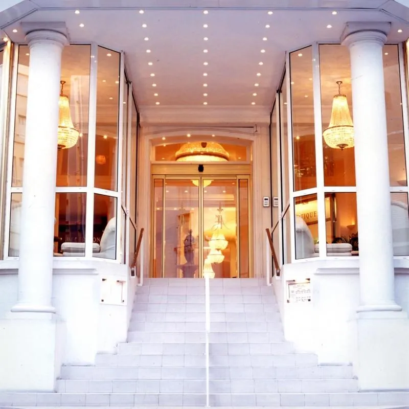 Facade/entrance in Hôtel Jeanne d'Arc