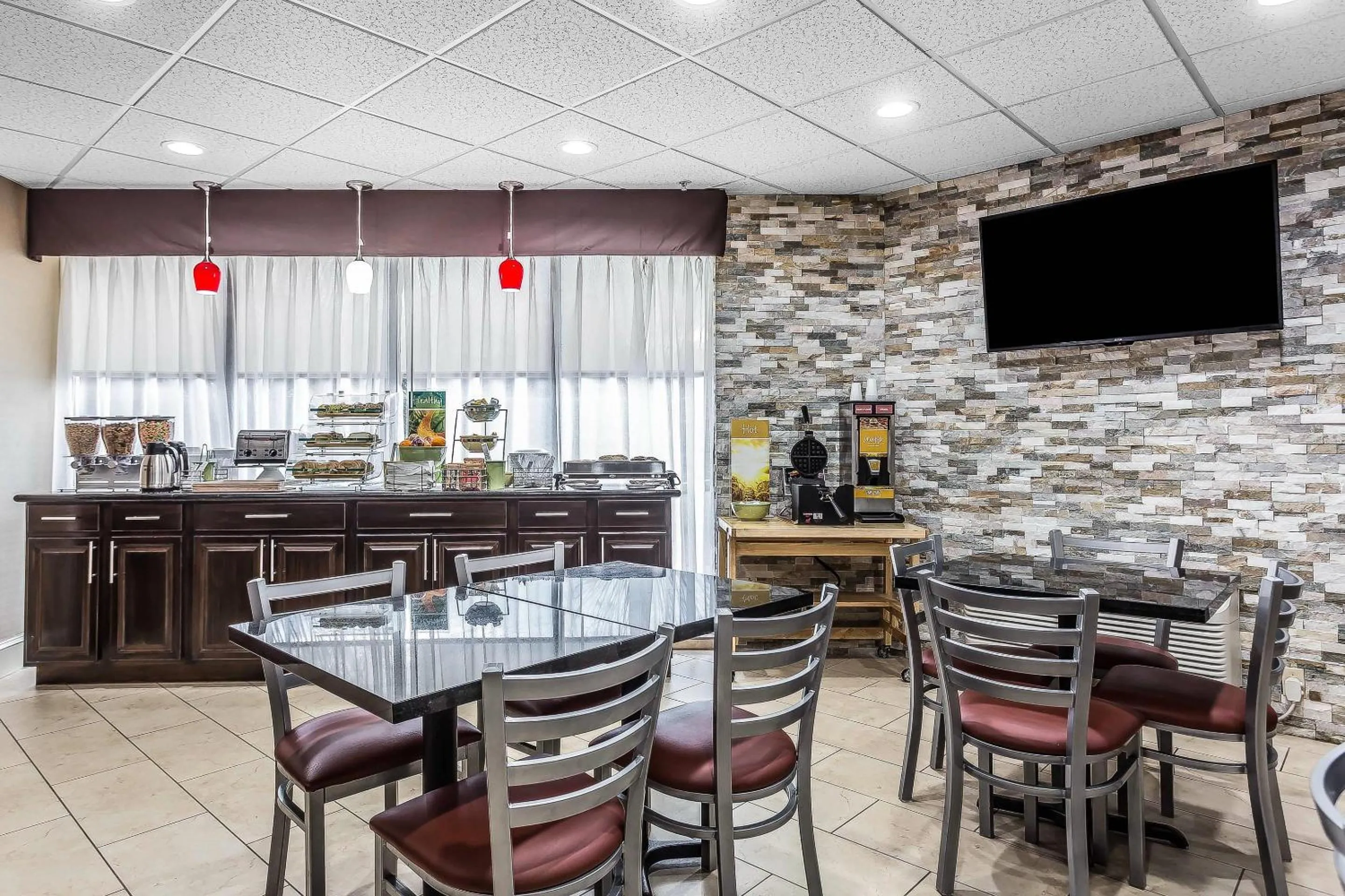 Breakfast in Quality Inn & Suites Salisbury South