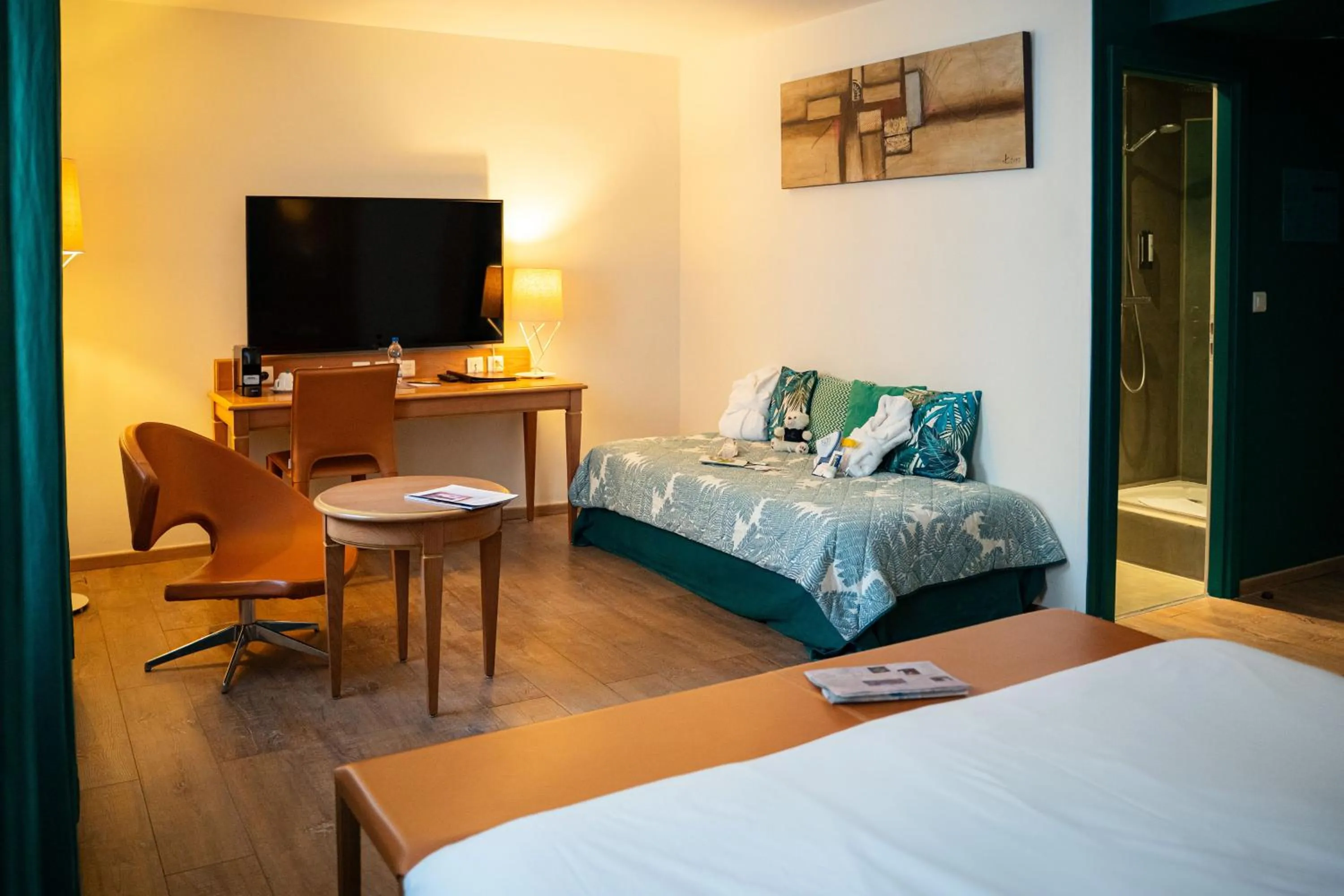 Seating area, Bed in Hôtel Le Rapp