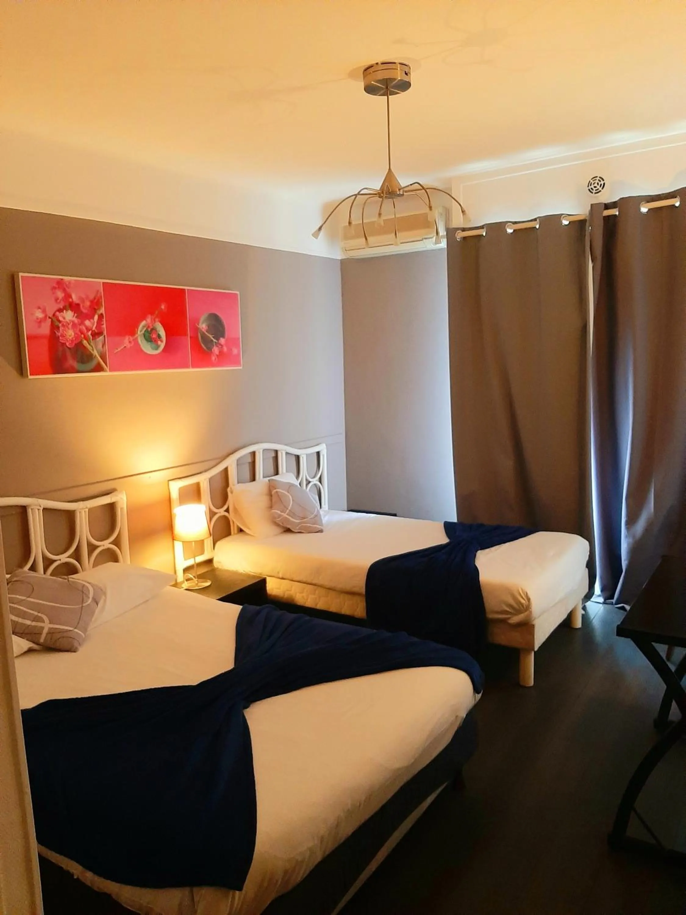 Bed in Hôtel Bellevue Cannes