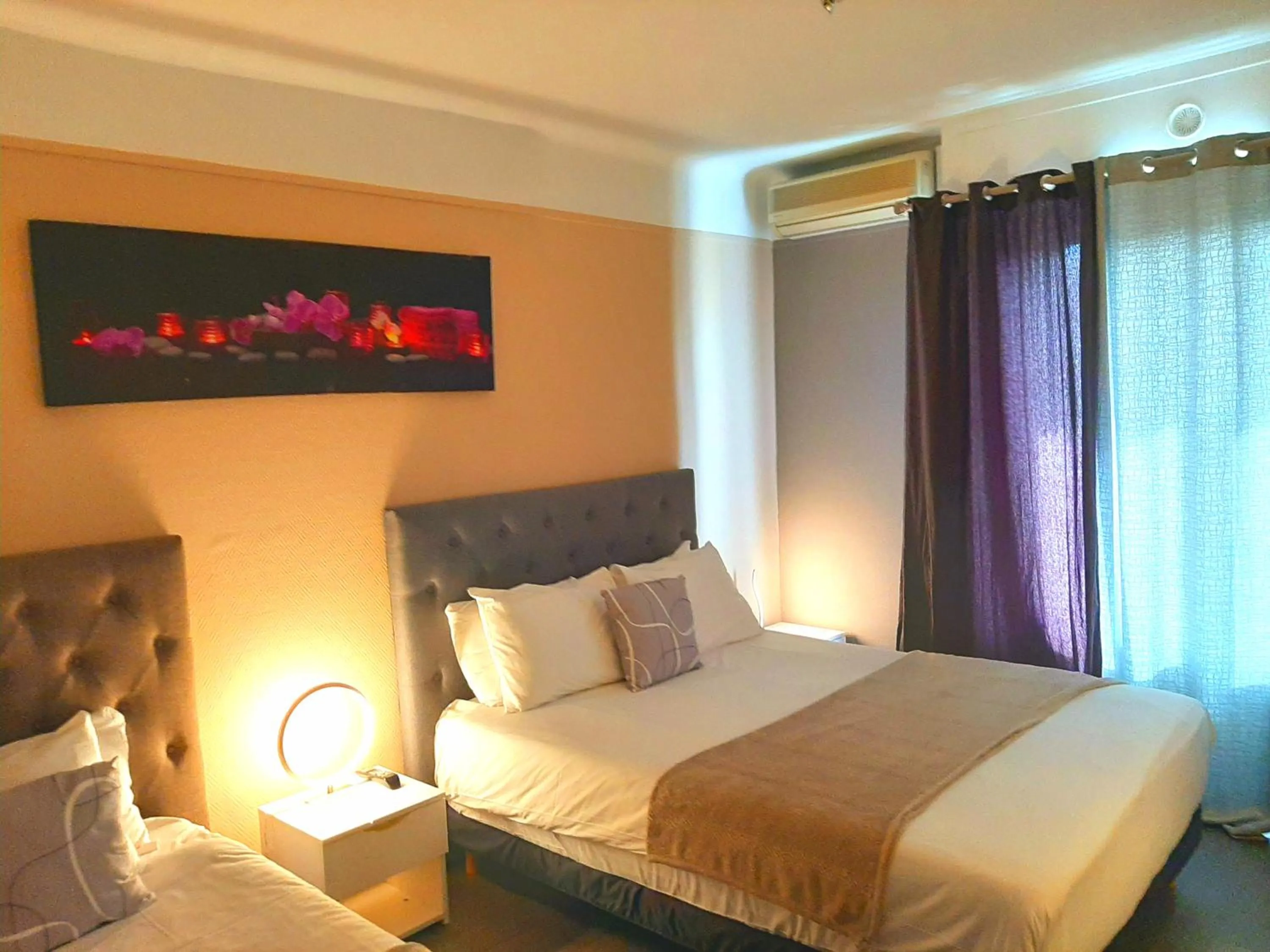 Bed in Hôtel Bellevue Cannes