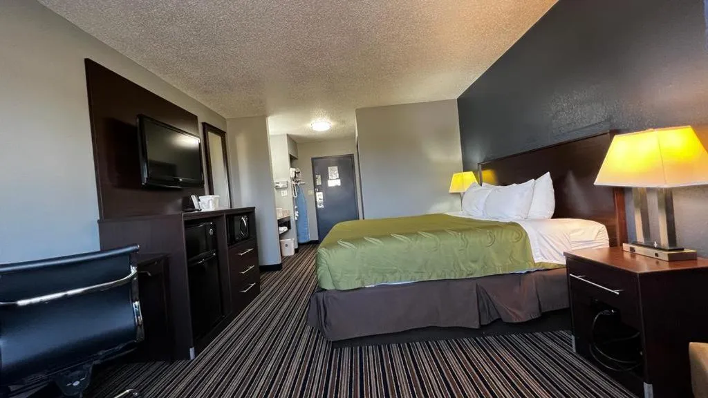 Photo of the whole room, Bed in Colby Inn and Suites