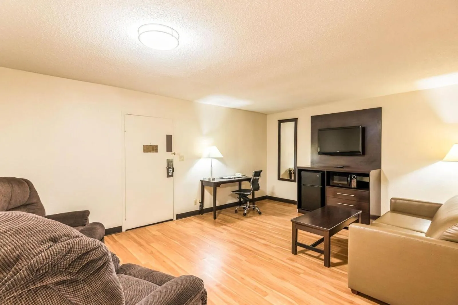 TV and multimedia in Colby Inn and Suites