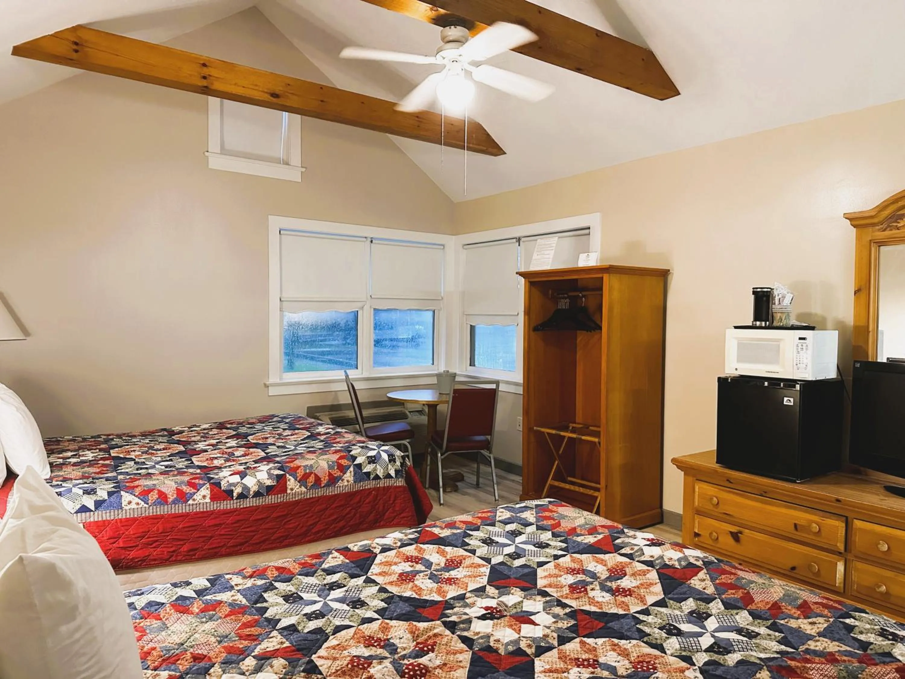 Bed in Spruce Lane Lodge and Cottages