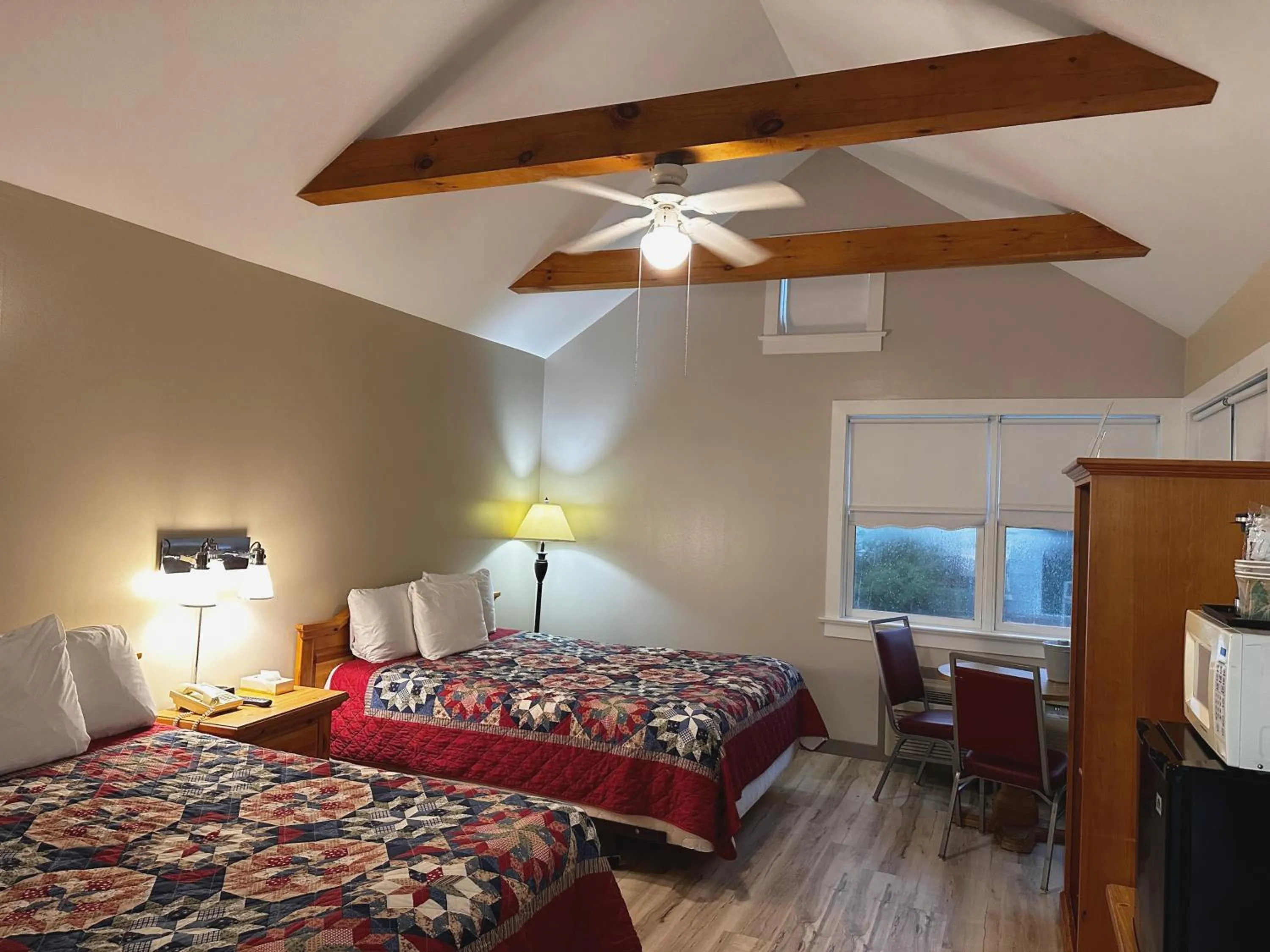 Bed in Spruce Lane Lodge and Cottages