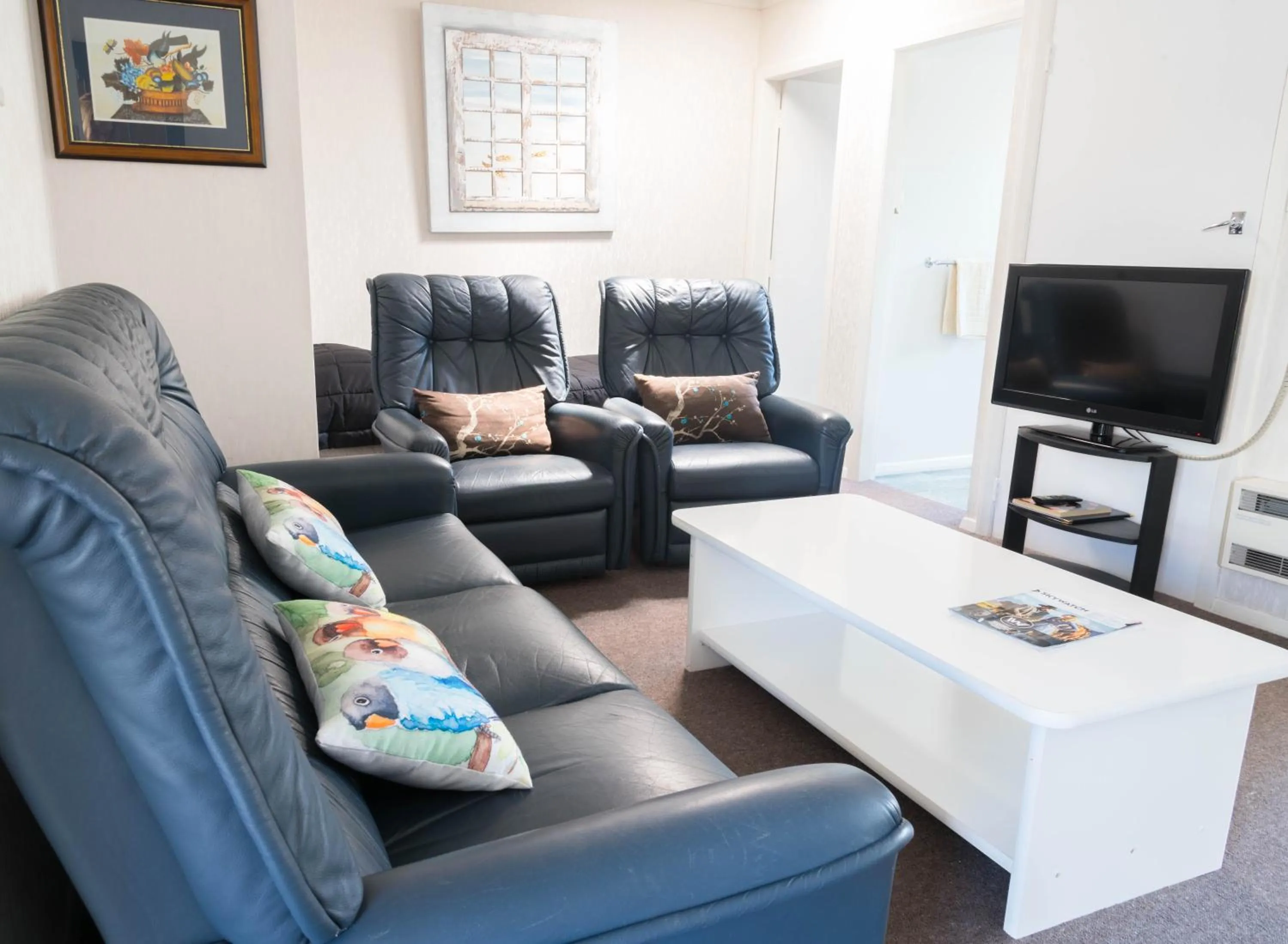 Living room in Waimarie on Riverside Motel & Apartments