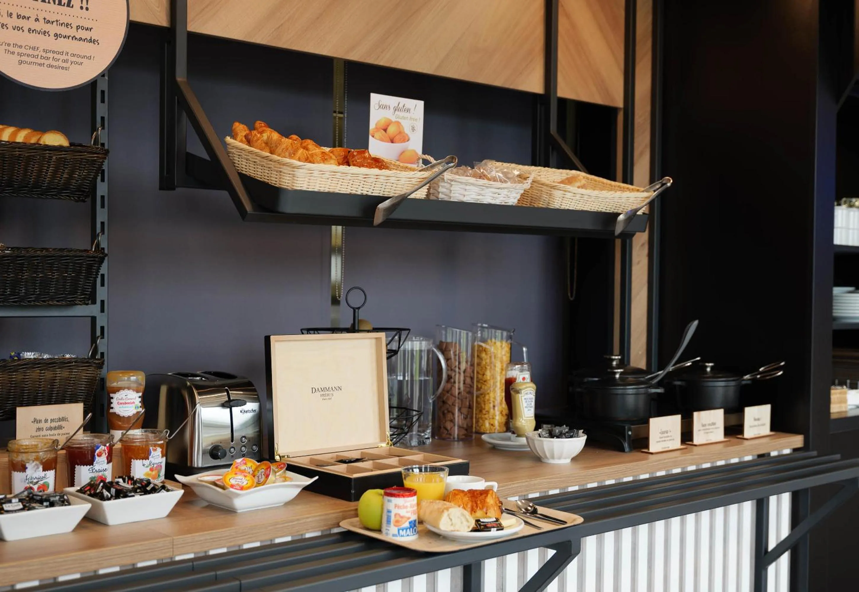 Breakfast in B&B HOTEL Compiègne Thourotte