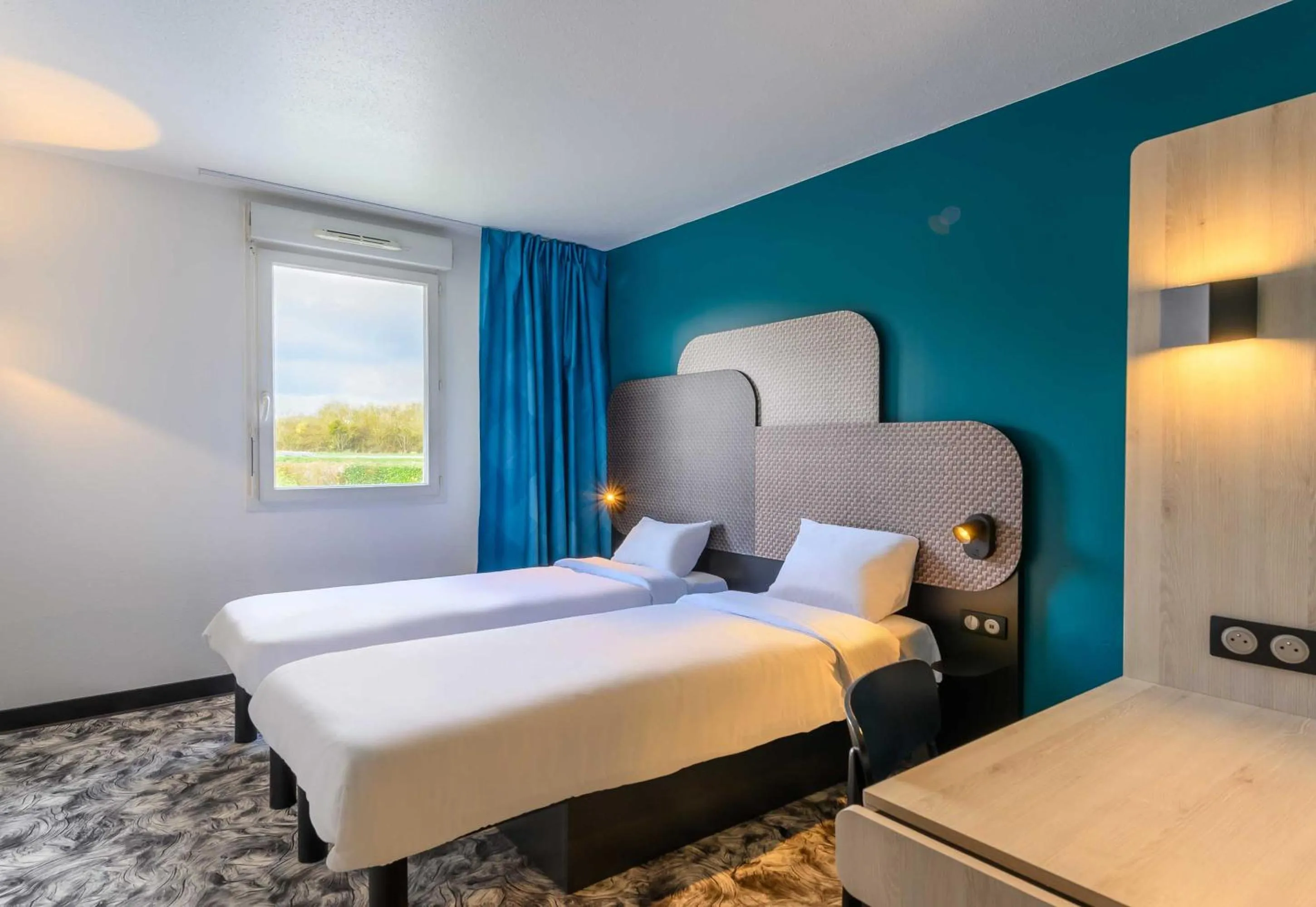 Photo of the whole room, Bed in B&B HOTEL Compiègne Thourotte