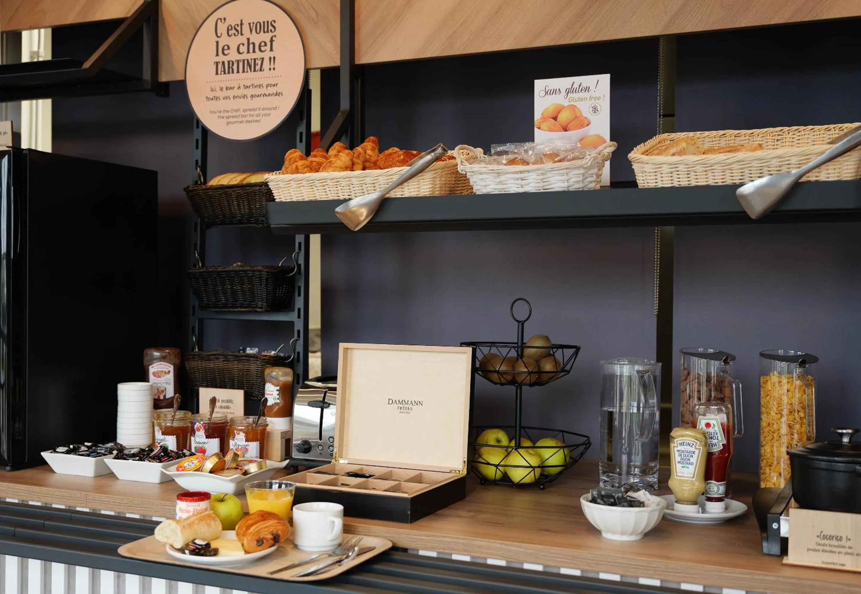 Buffet breakfast in B&B HOTEL Compiègne Thourotte