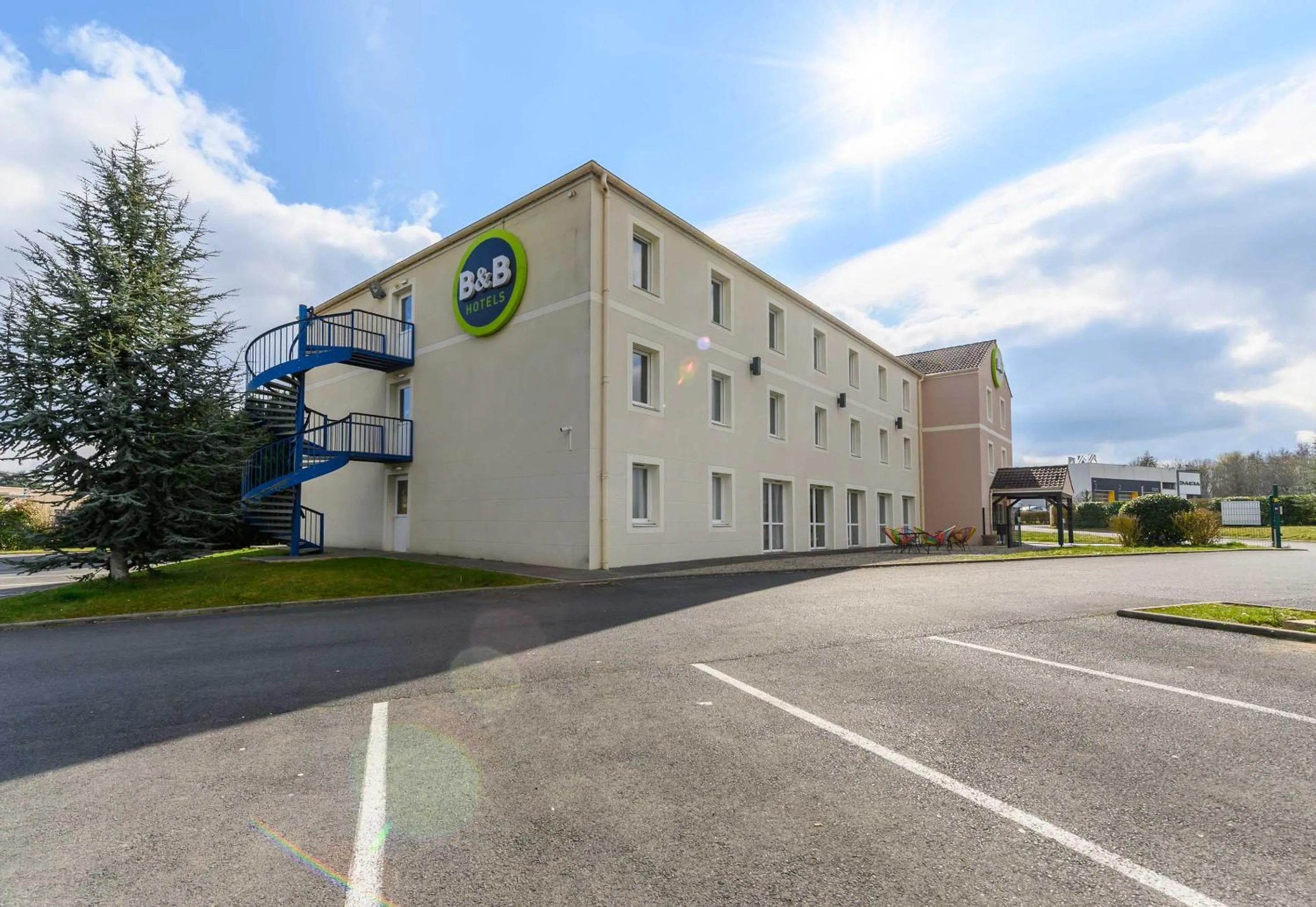 Property building in B&B HOTEL Compiègne Thourotte
