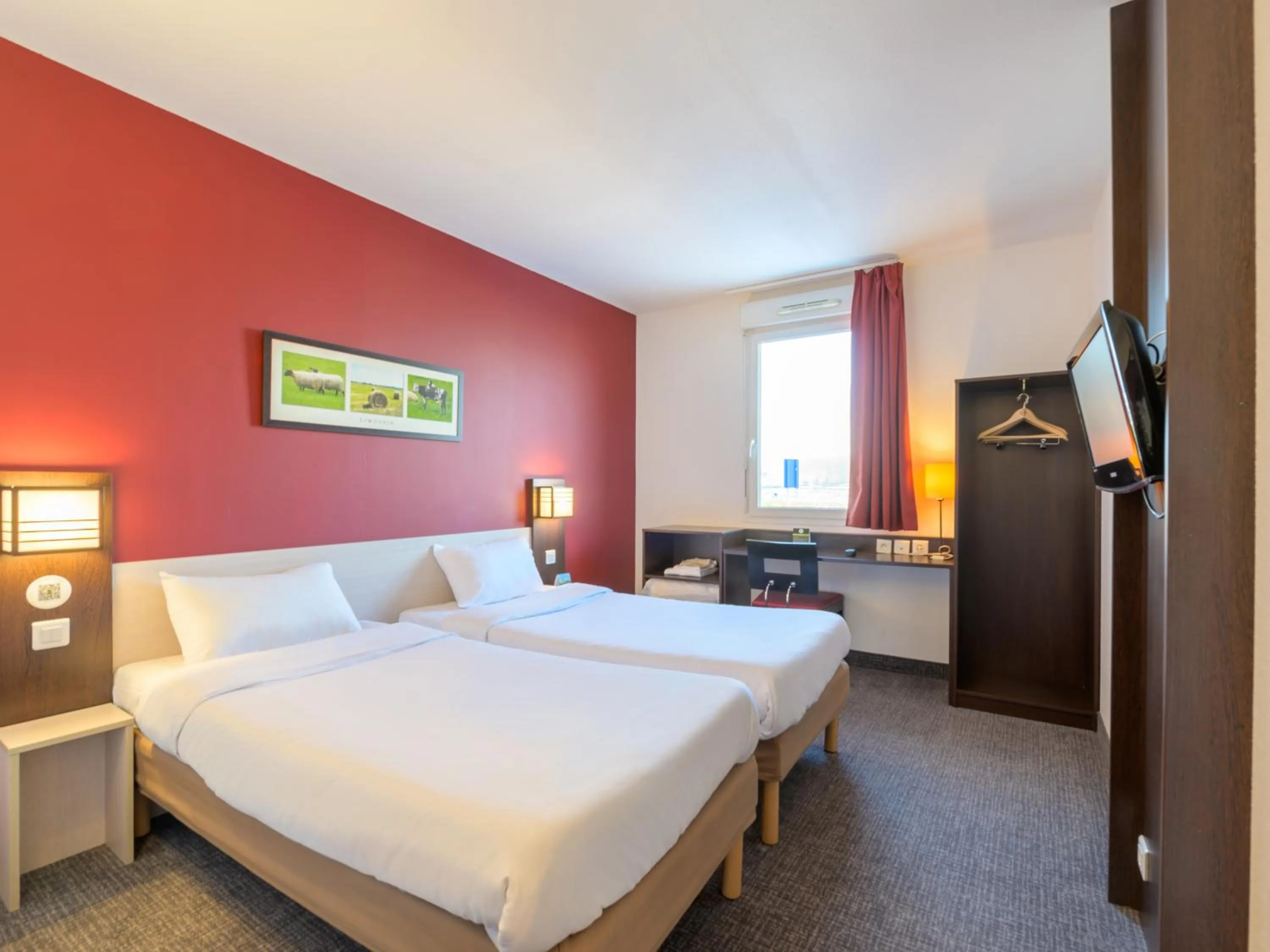 Bedroom, Bed in Hôtel 2 Vallées